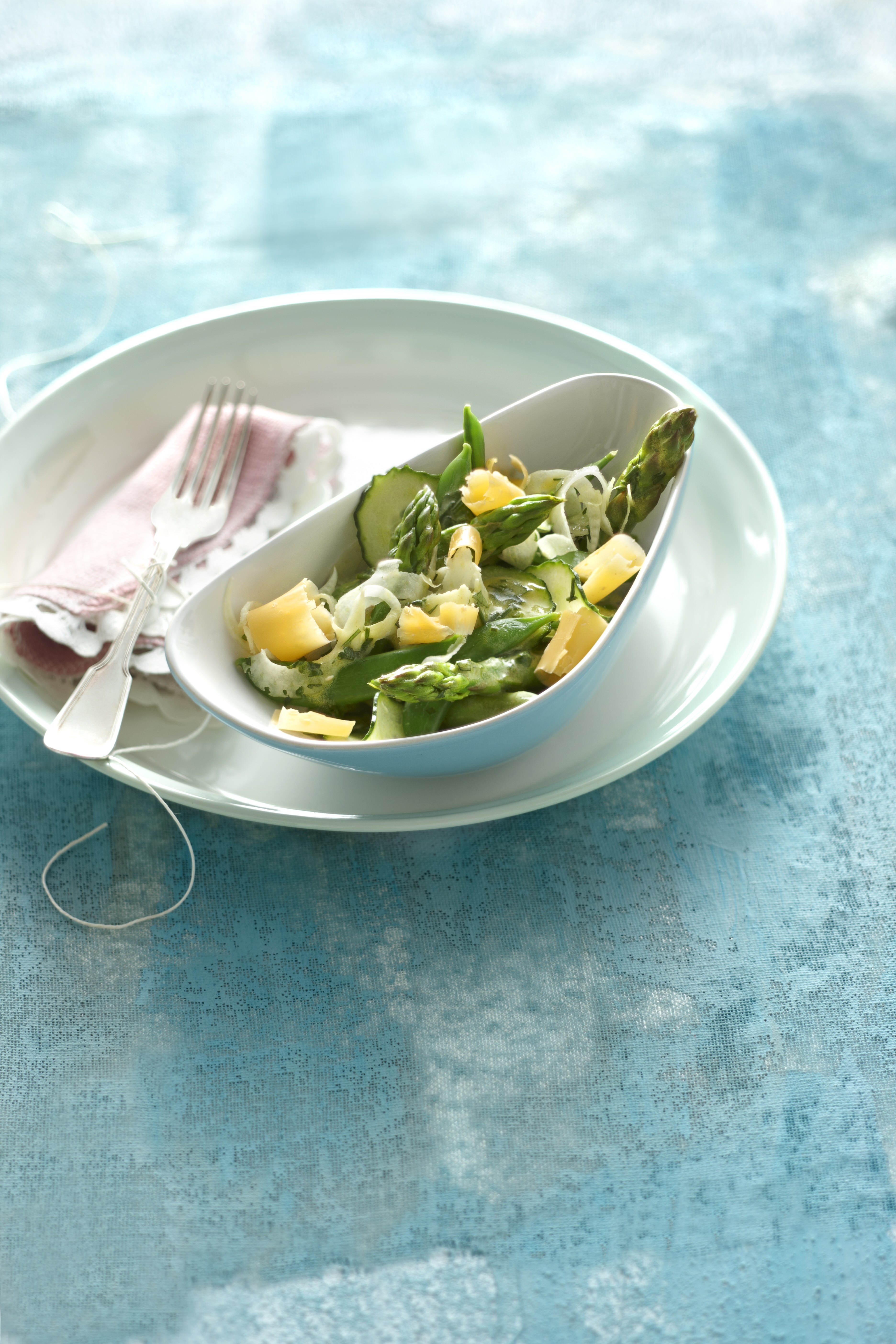 Voorjaarssalade met citroen-mosterddressing