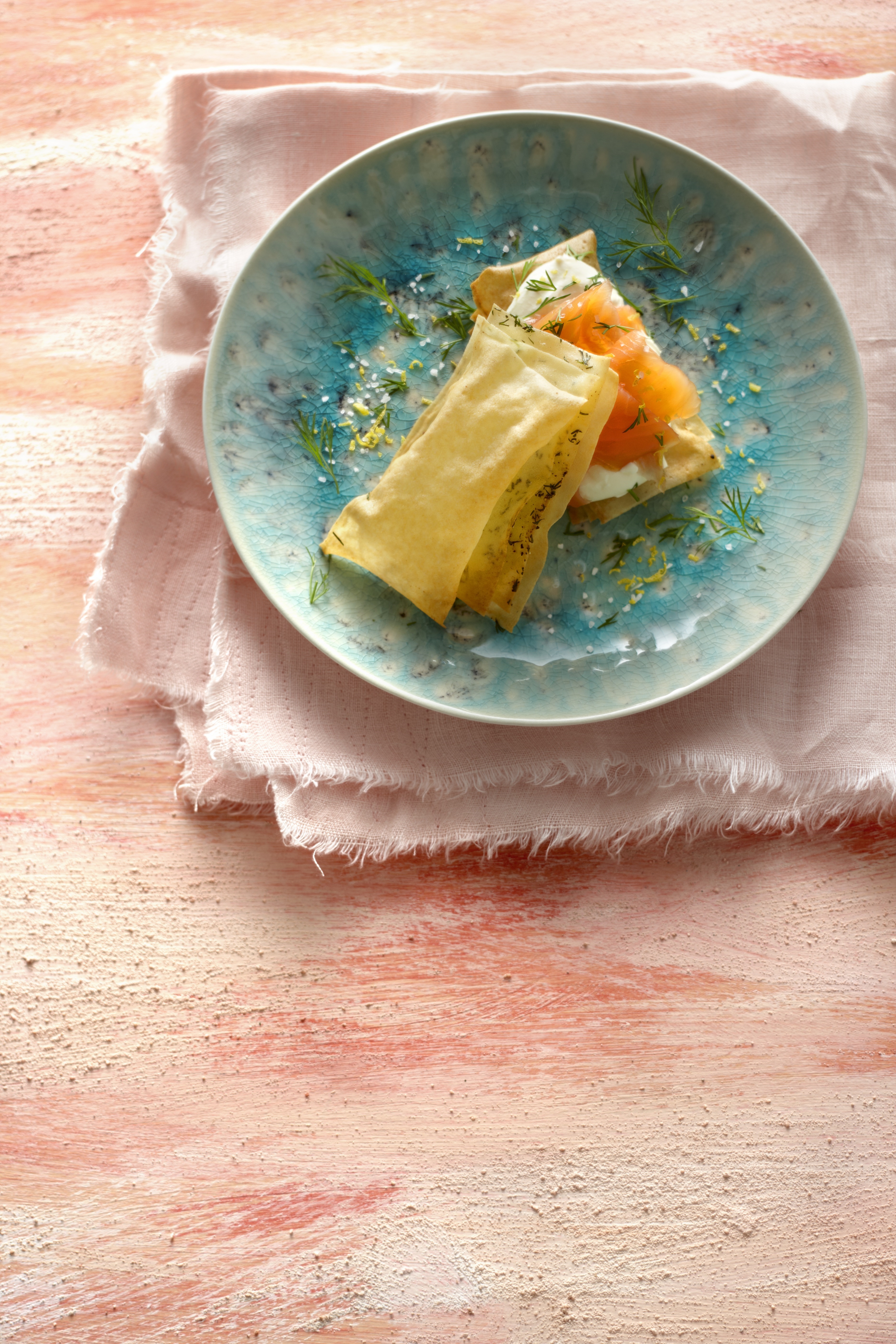 Tompouce van filodeeg met gerookte zalm