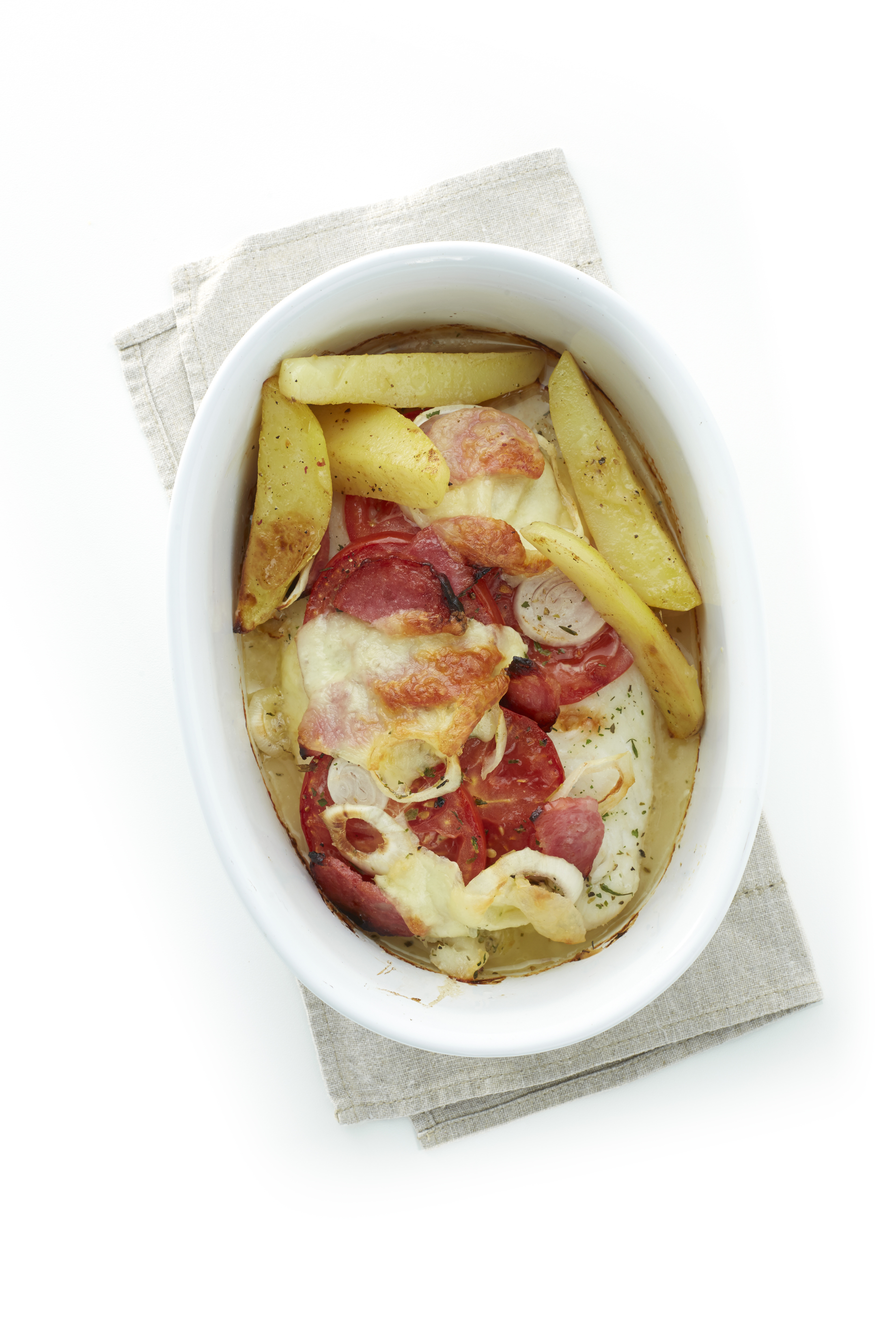 Tilapia met tomaat en salami