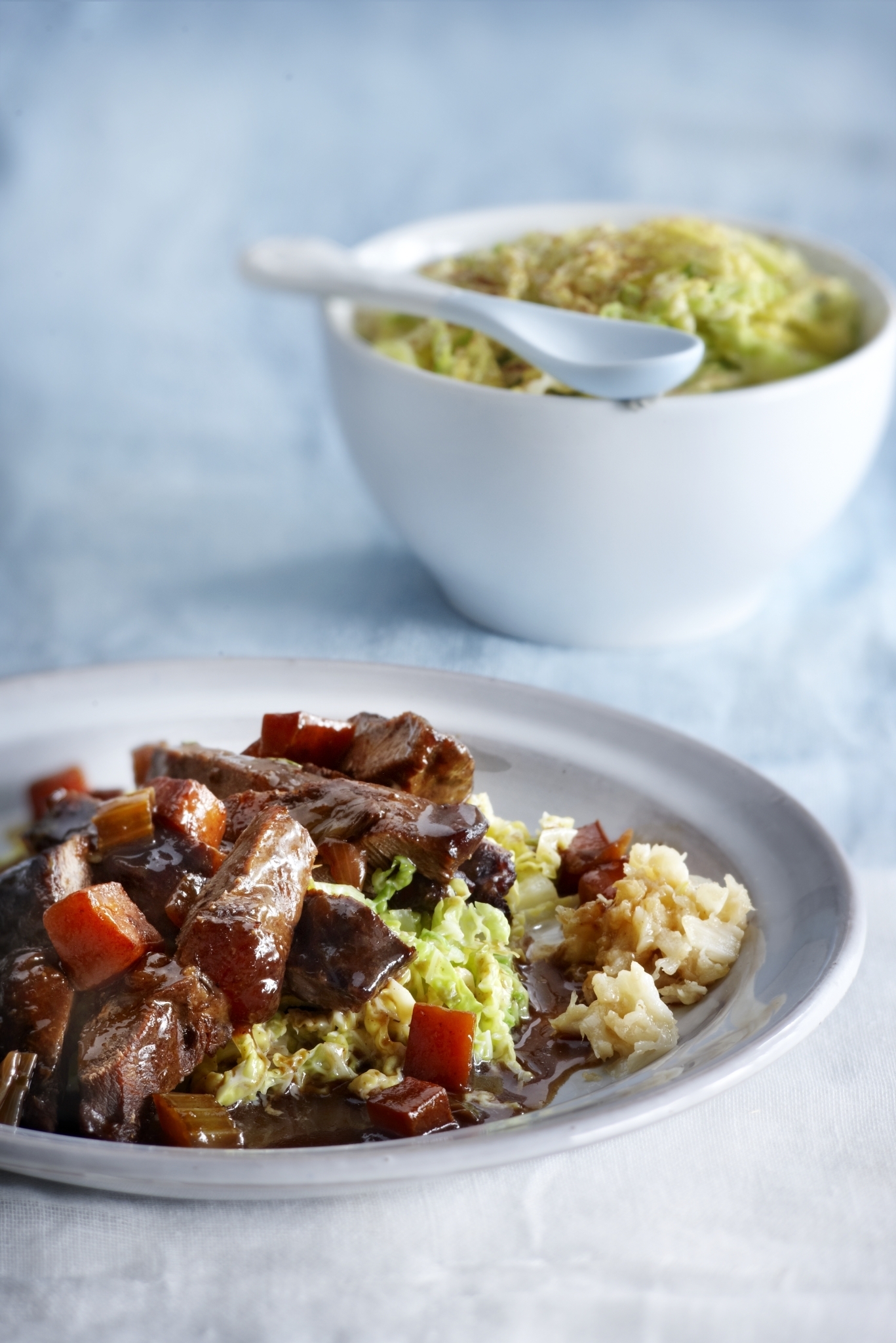 Sukade met gepofte knoflook en romige spitskool