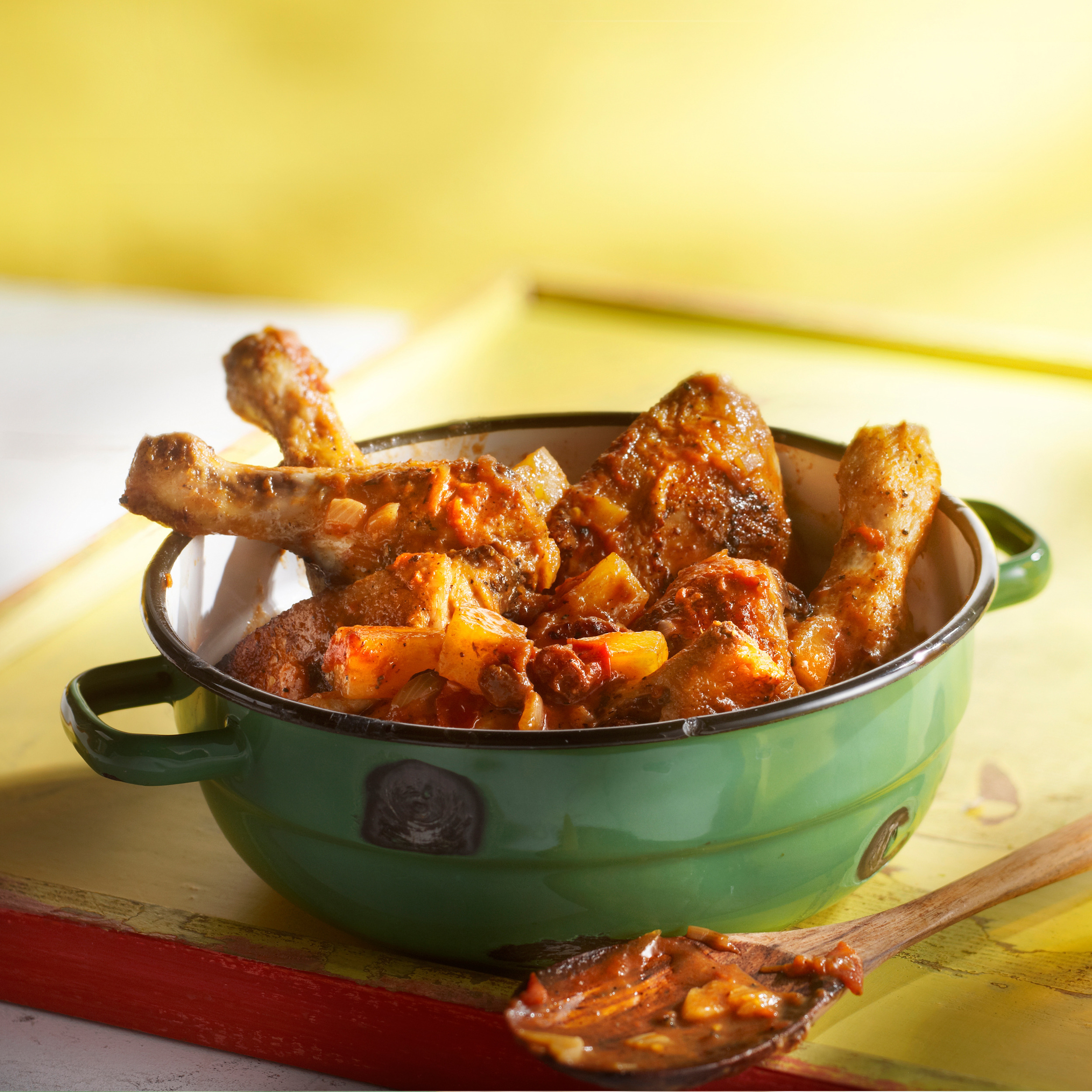 Stoof van kip met limoen en ananas