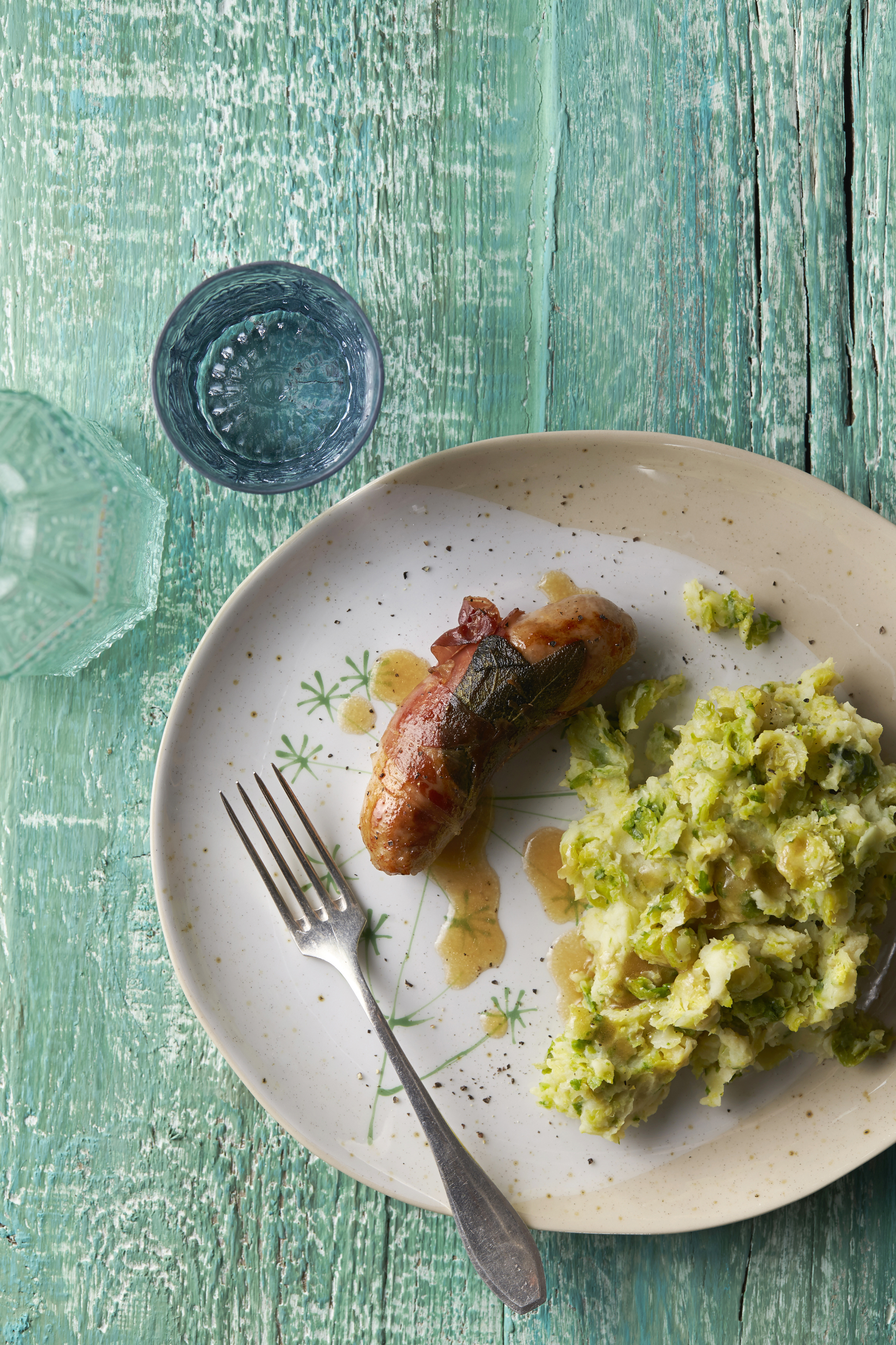 Spruitenstamppot met parma-saucijs en wittewijnsaus