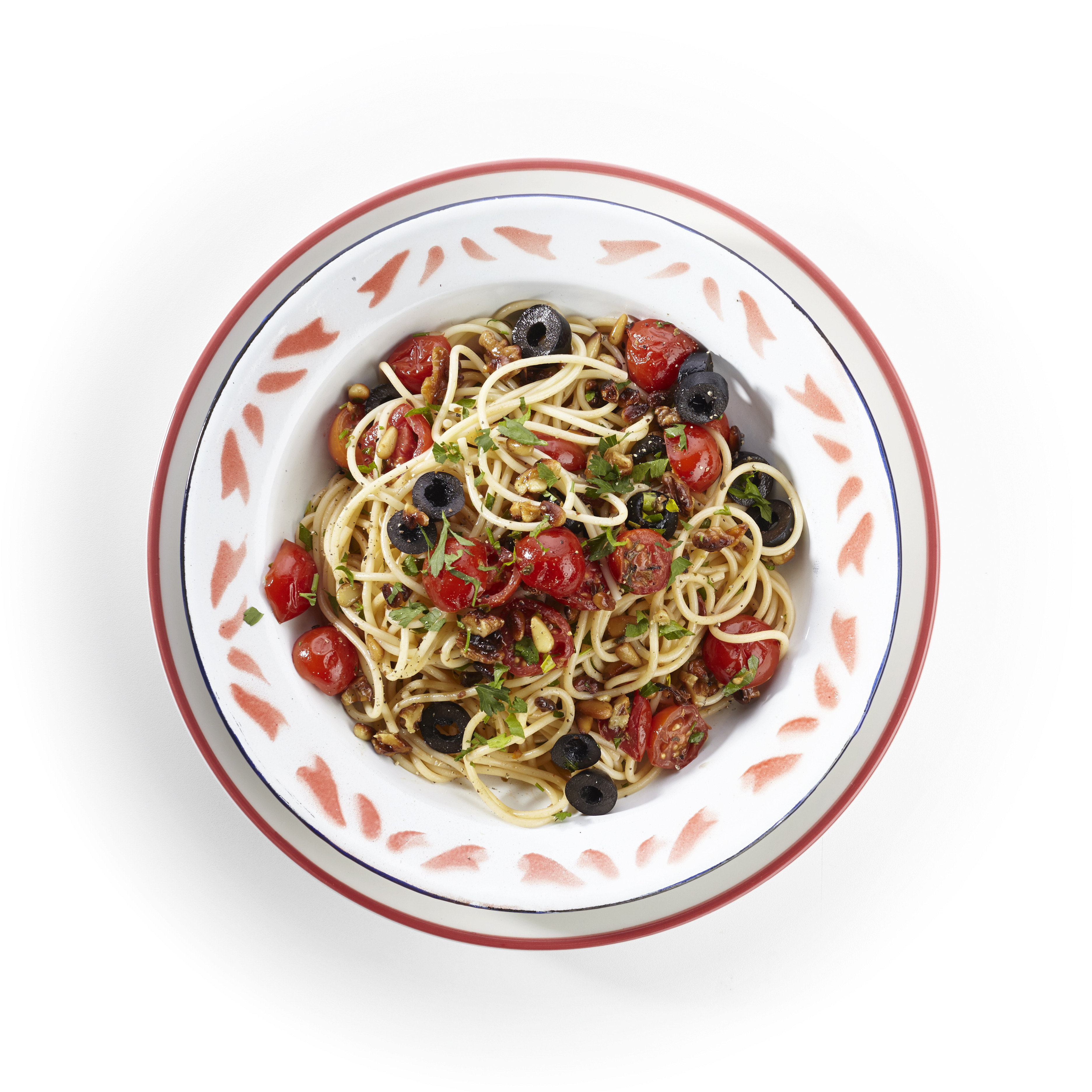 Spaghetti met walnoten, tomaat en olijven