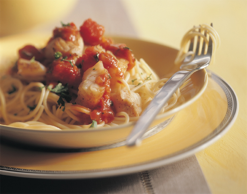 Spaghetti met kabeljauw in tomatensaus