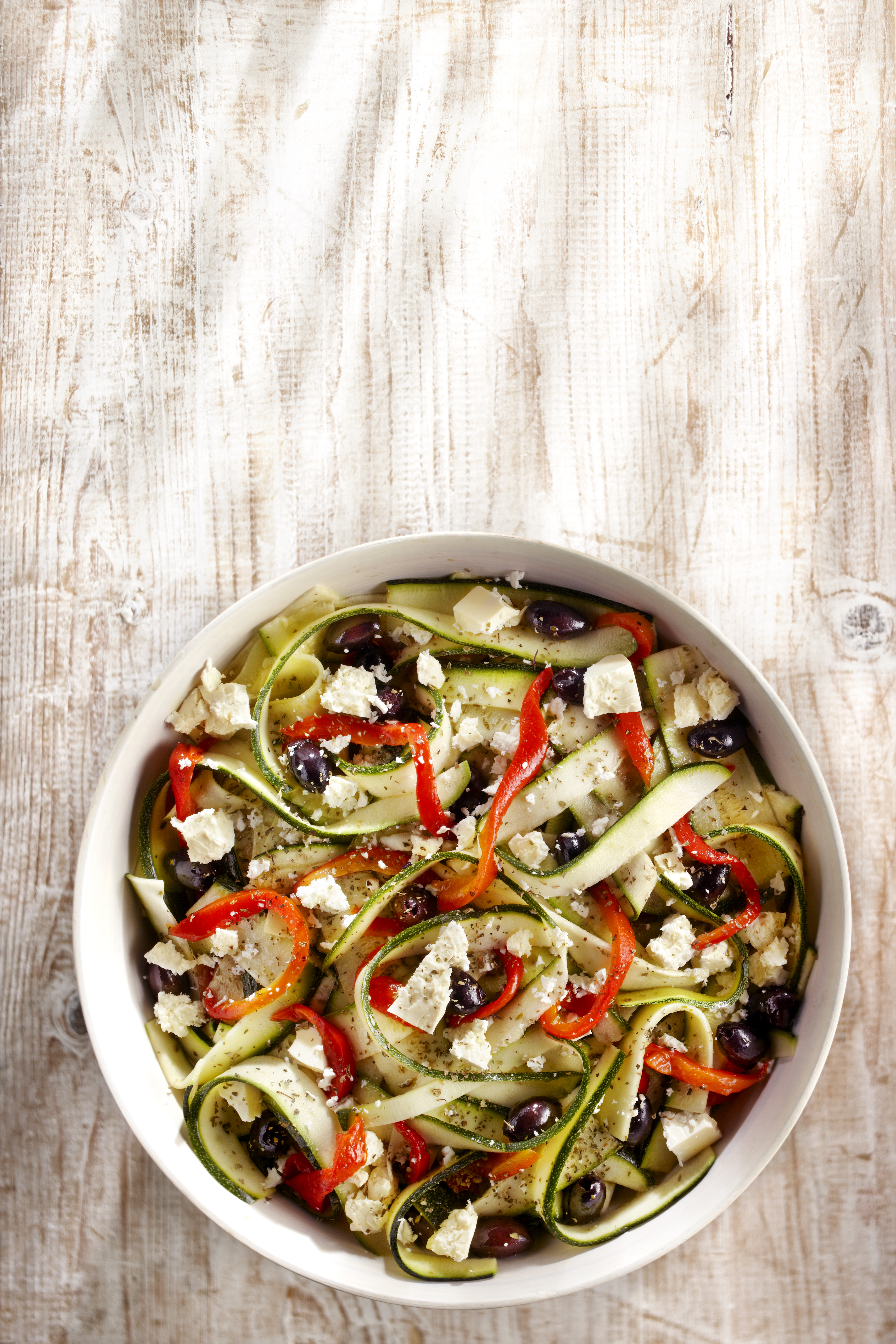 Salade van gemarineerde courgette en geroosterde paprika