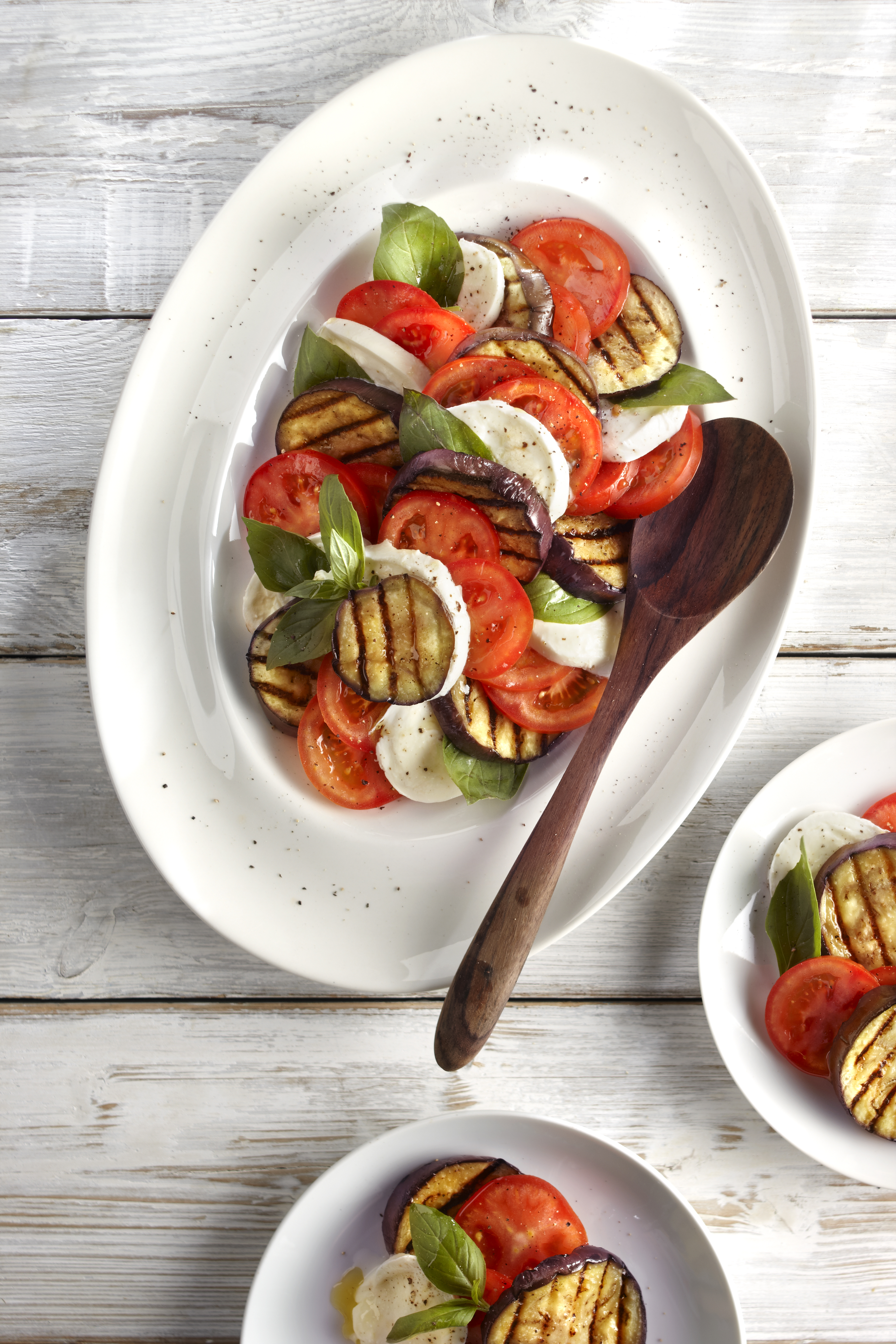 Salade van gegrilde aubergine en mozzarella