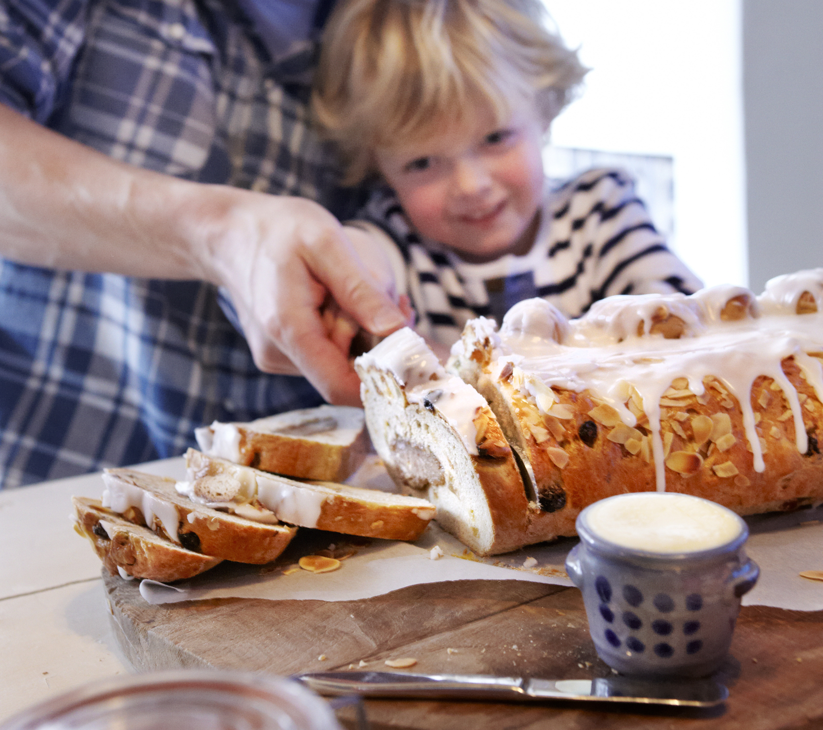Rozijnenbrood met notenspijs