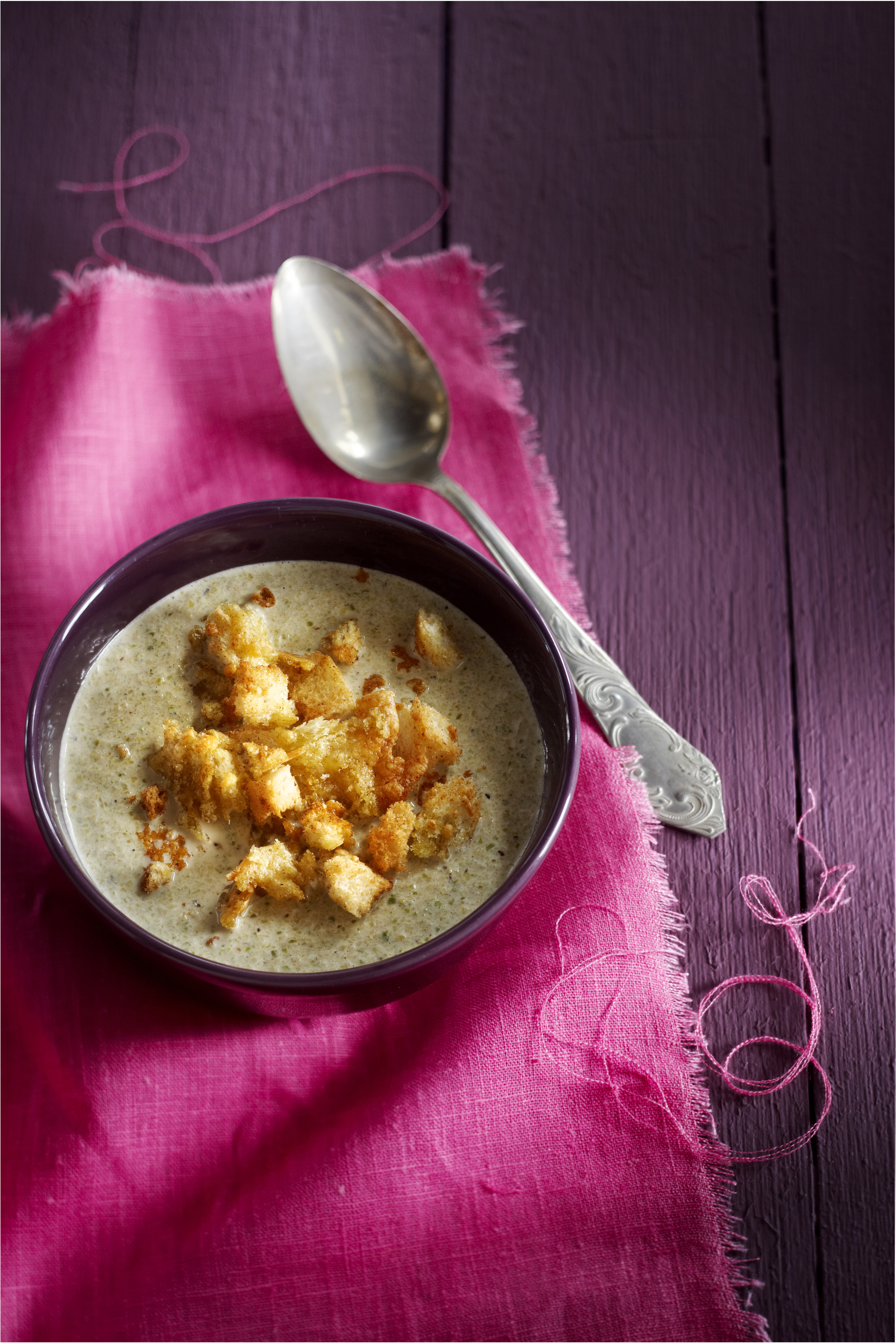 Romige groenekoolsoep met komijnekaascroutons