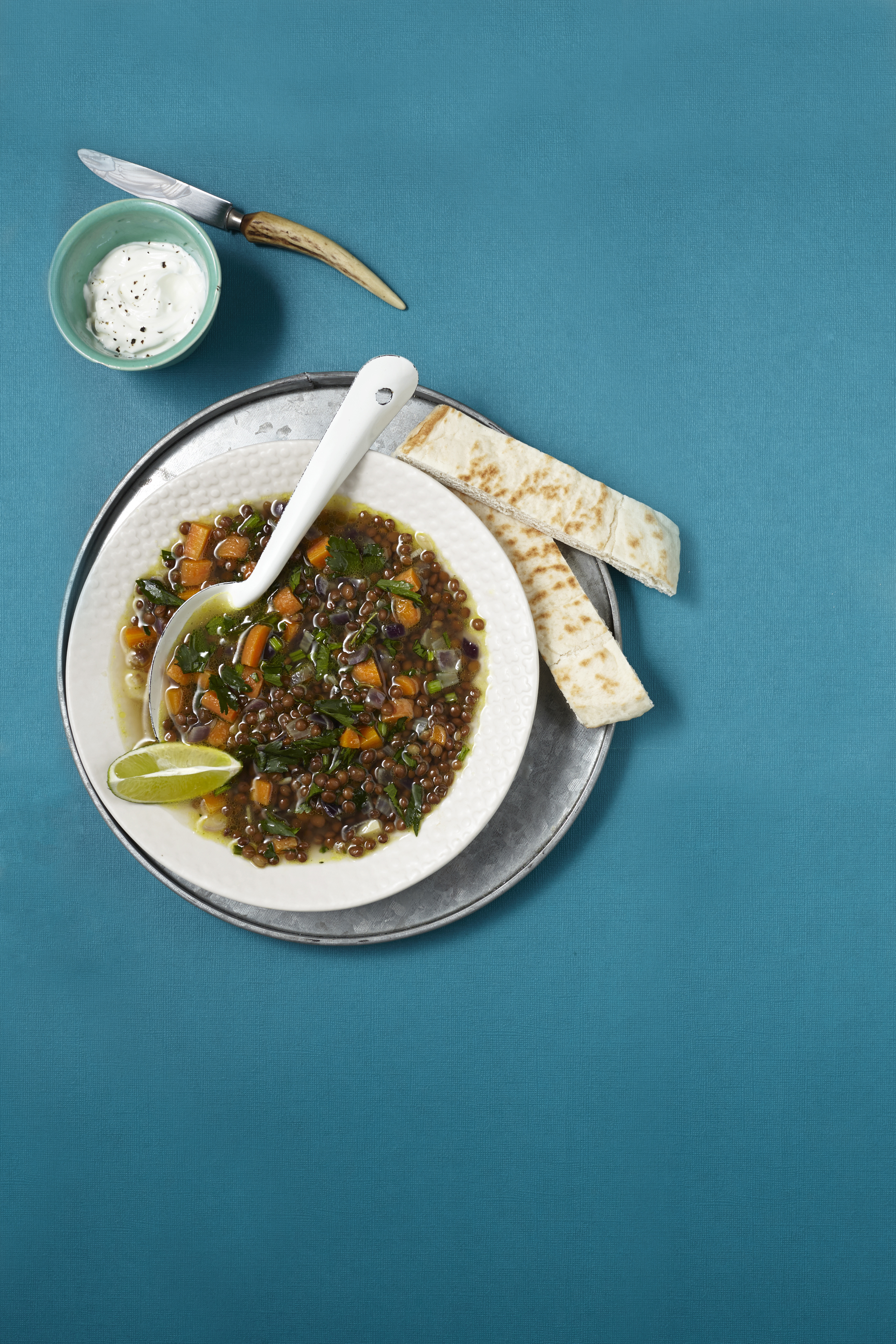Pittige linzensoep met pita