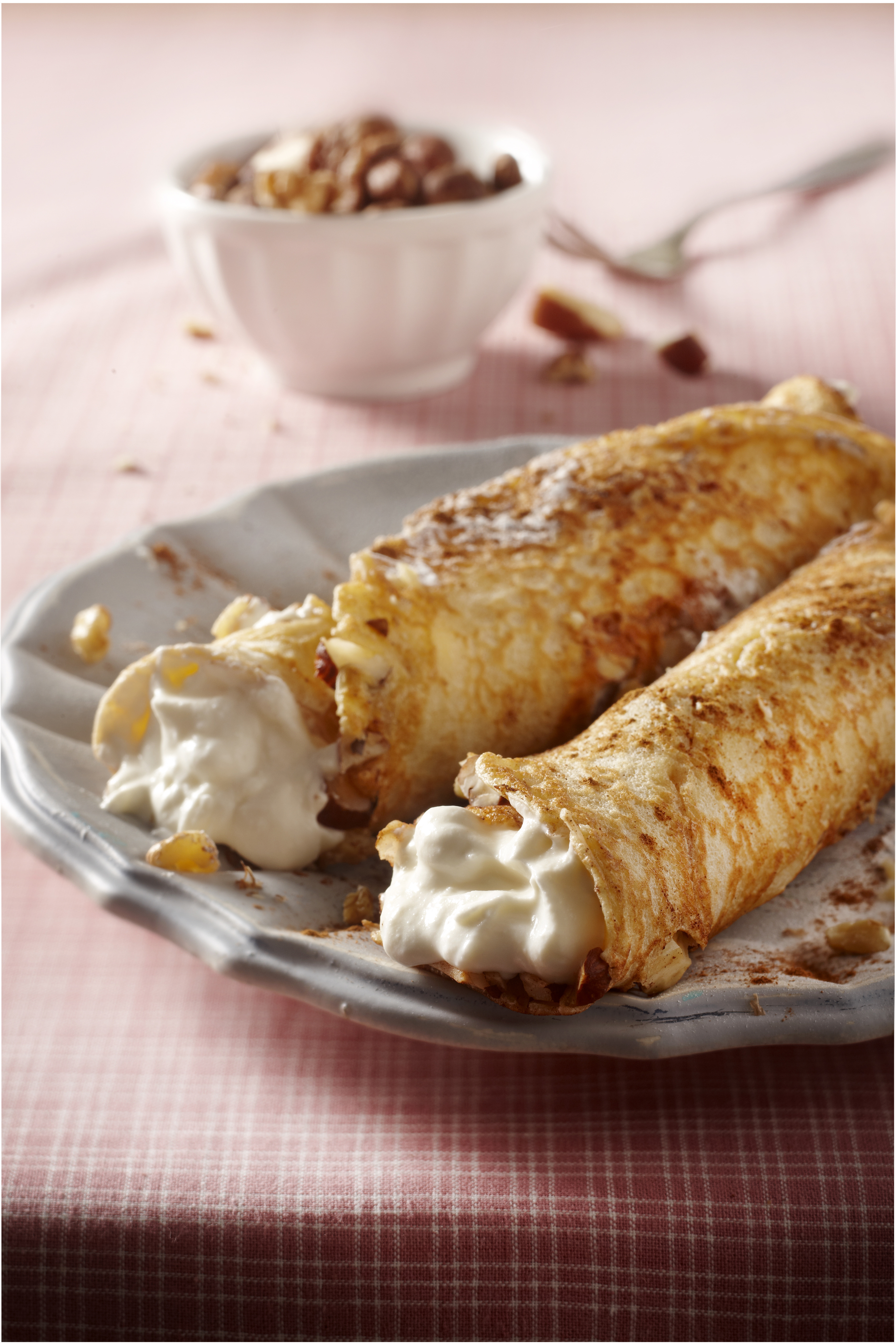 Notenpannenkoek met koekkruiden en roomvulling