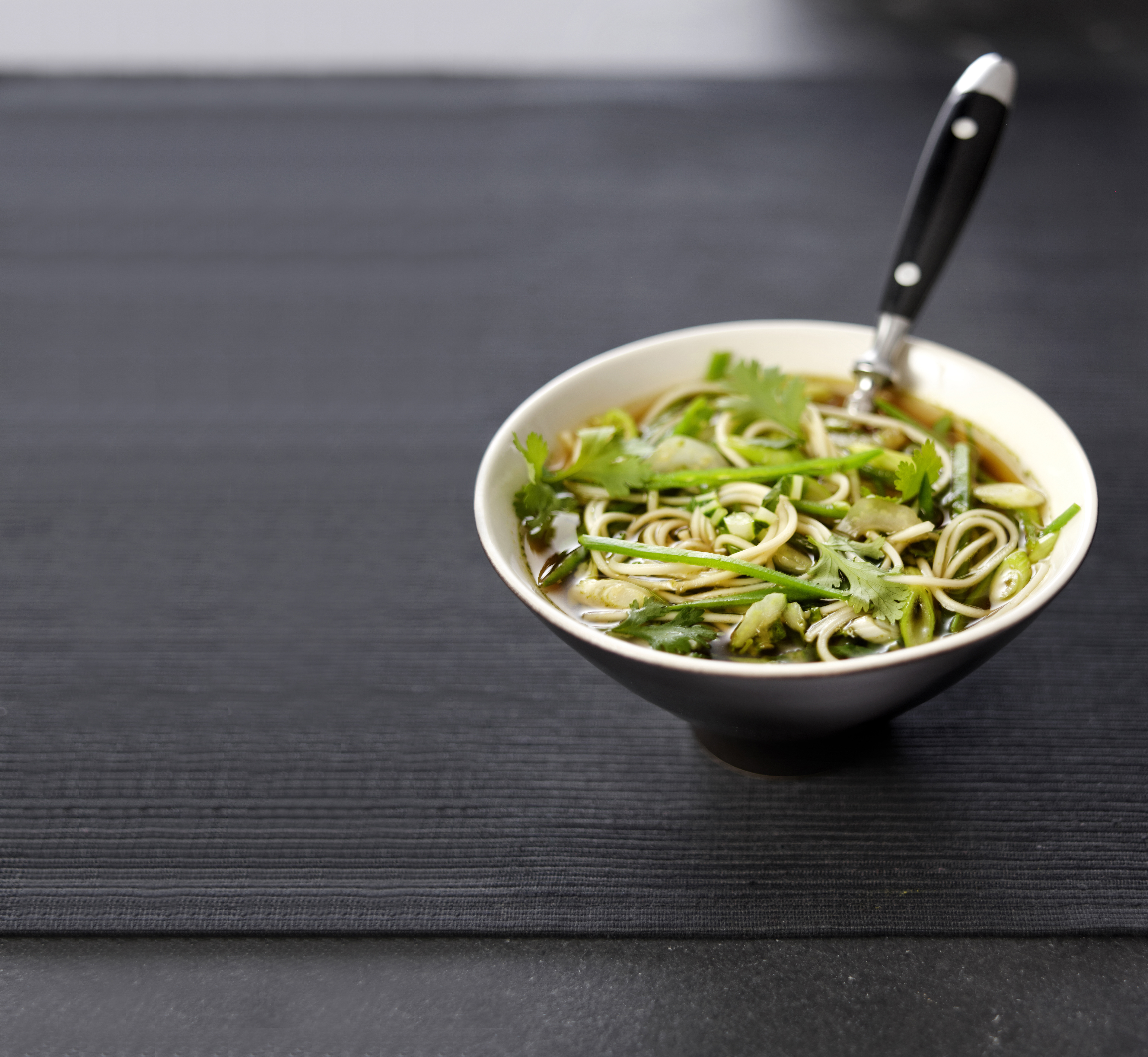 Noedelsoep met groene groenten