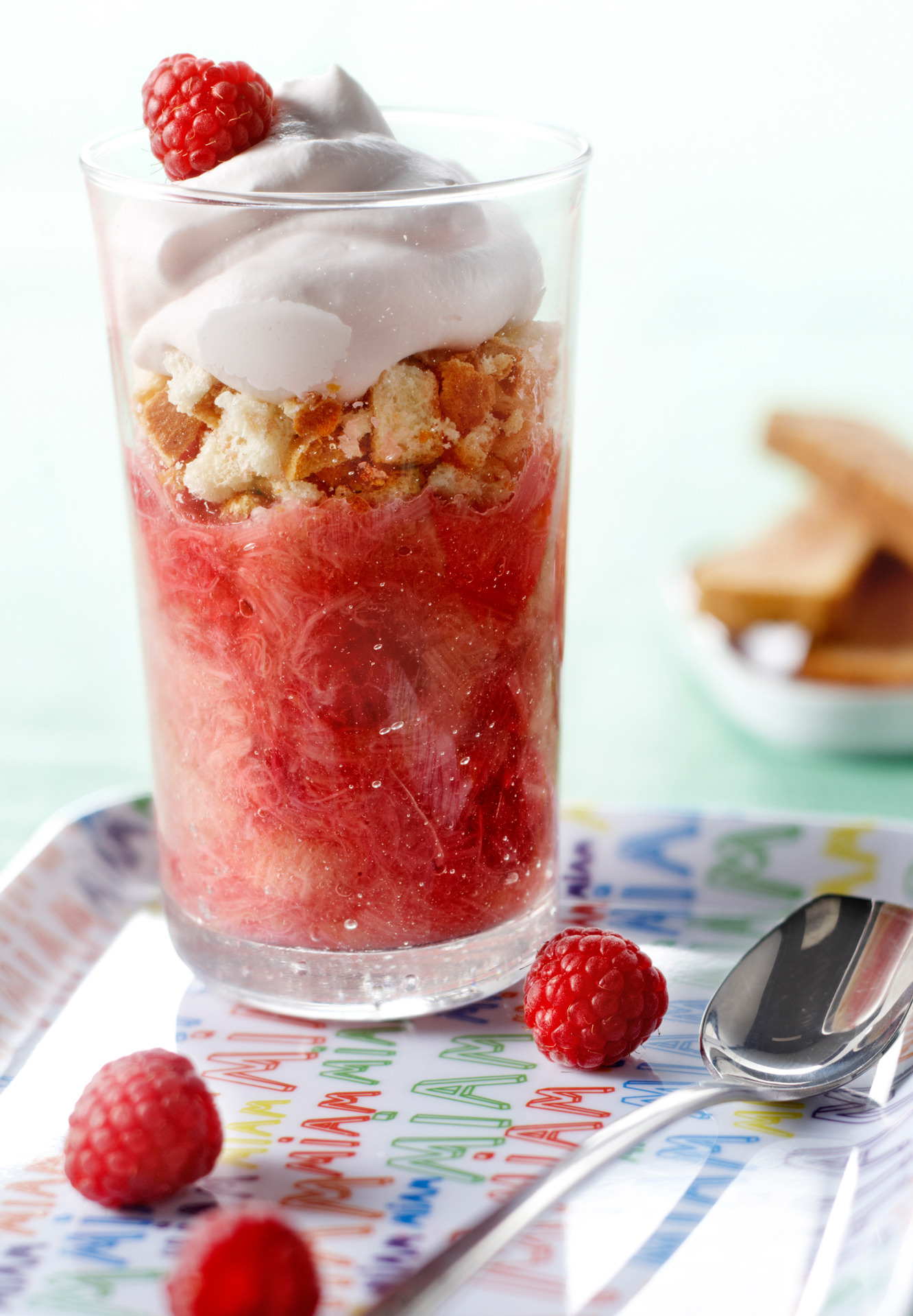 Lobbige room met rabarber-frambozenmoes