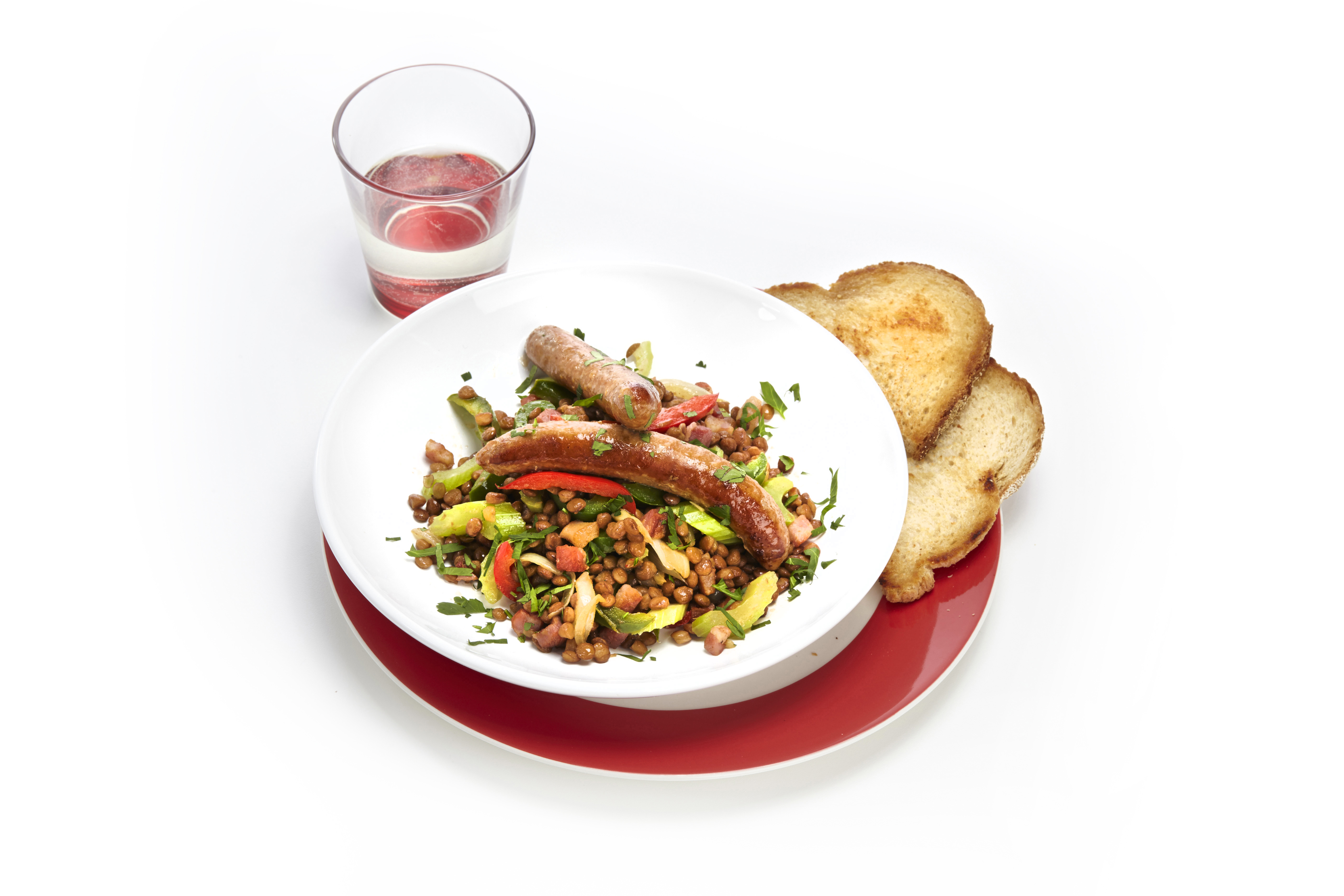 Linzenschotel met saucijsjes