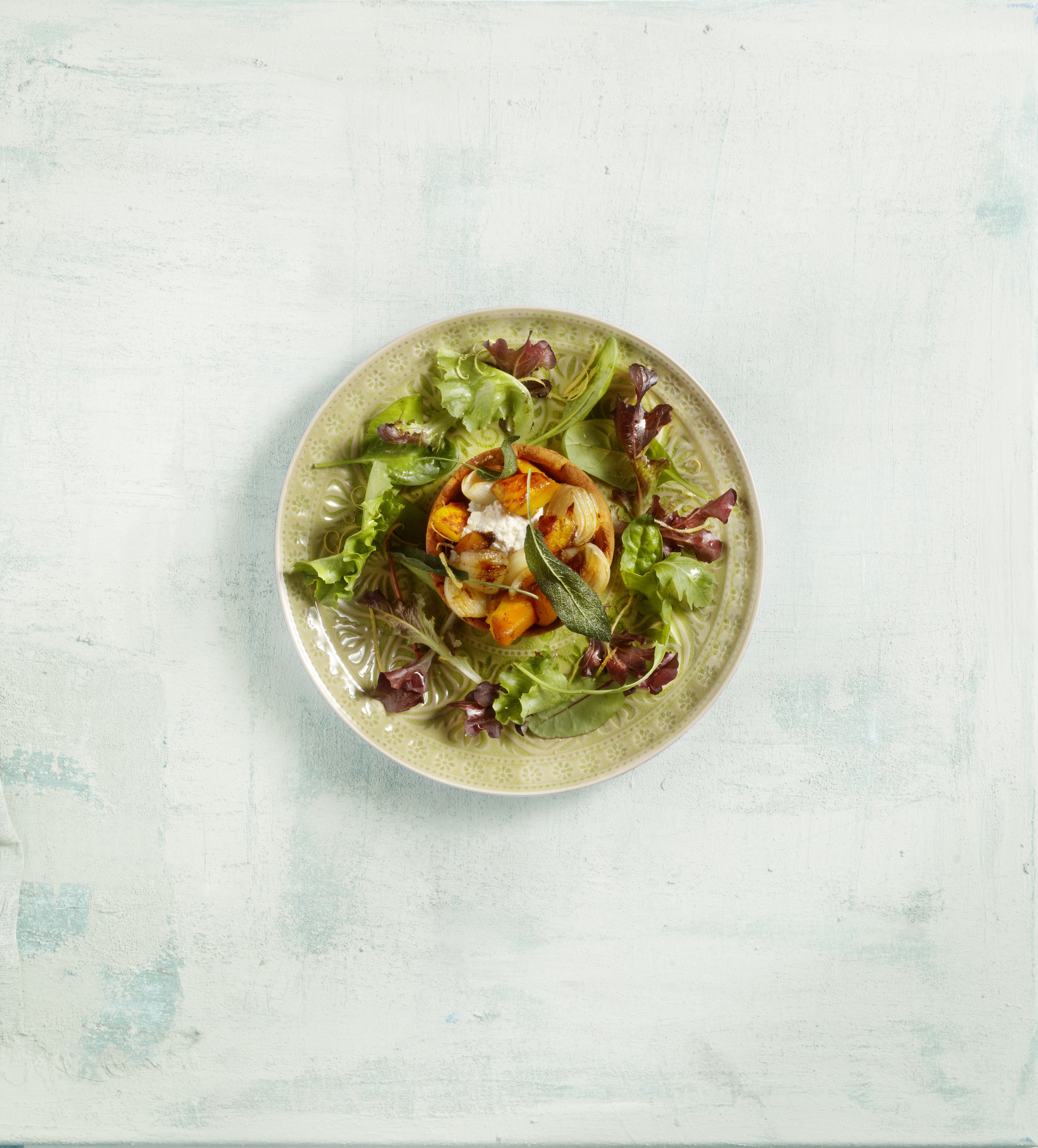 Kruidig zandtaartje met zoete pompoen en sjalotten