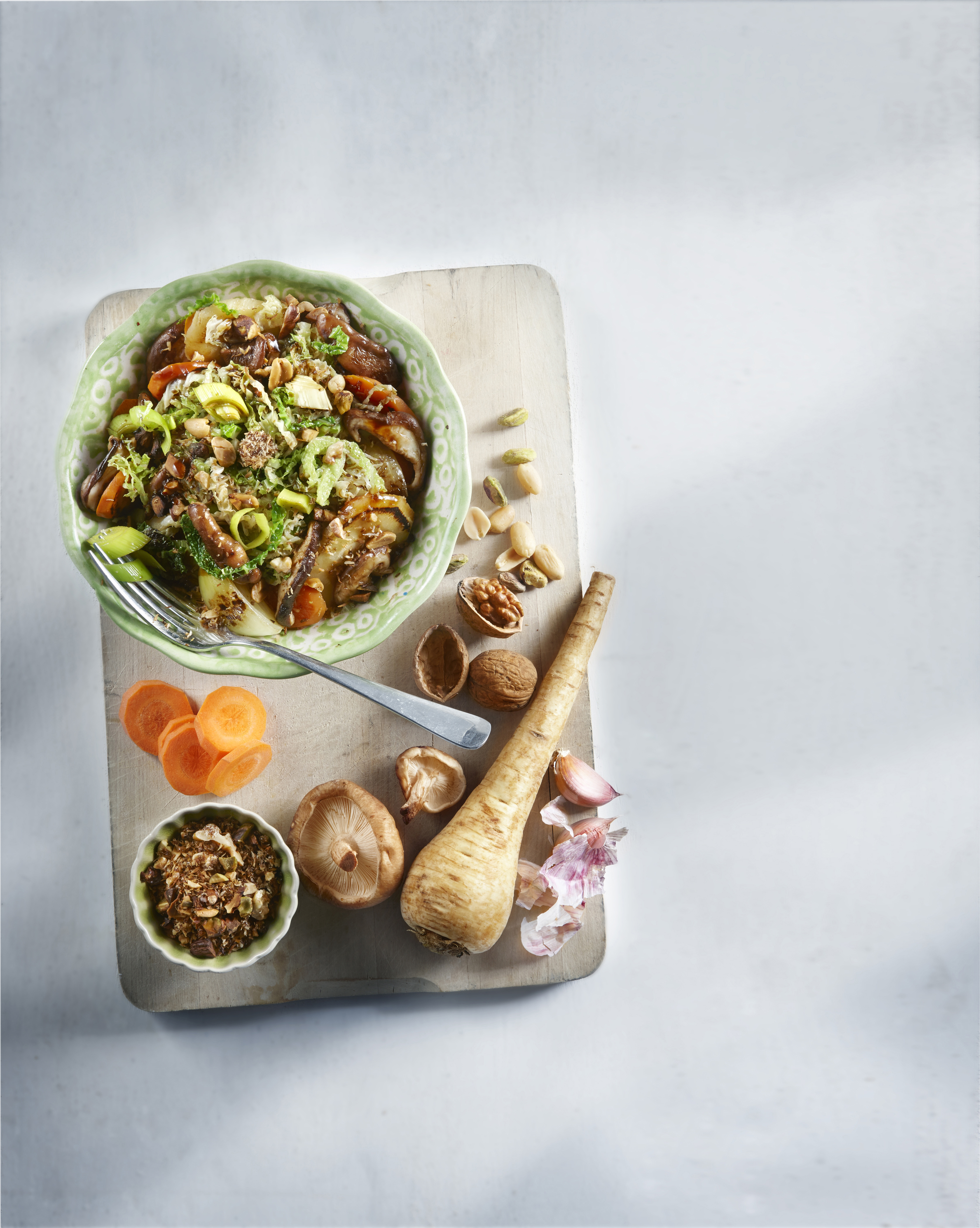 Knapperige wintergroenten met kokos-notencrunch