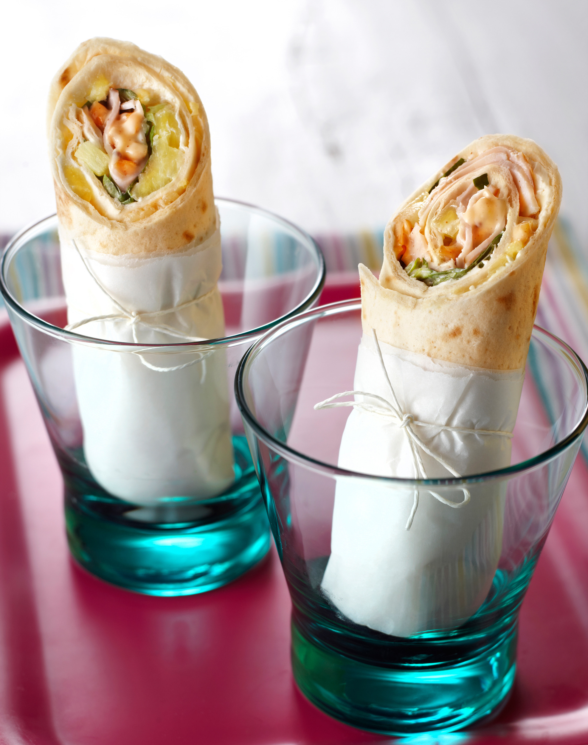 Kipwrap met honing-notendressing