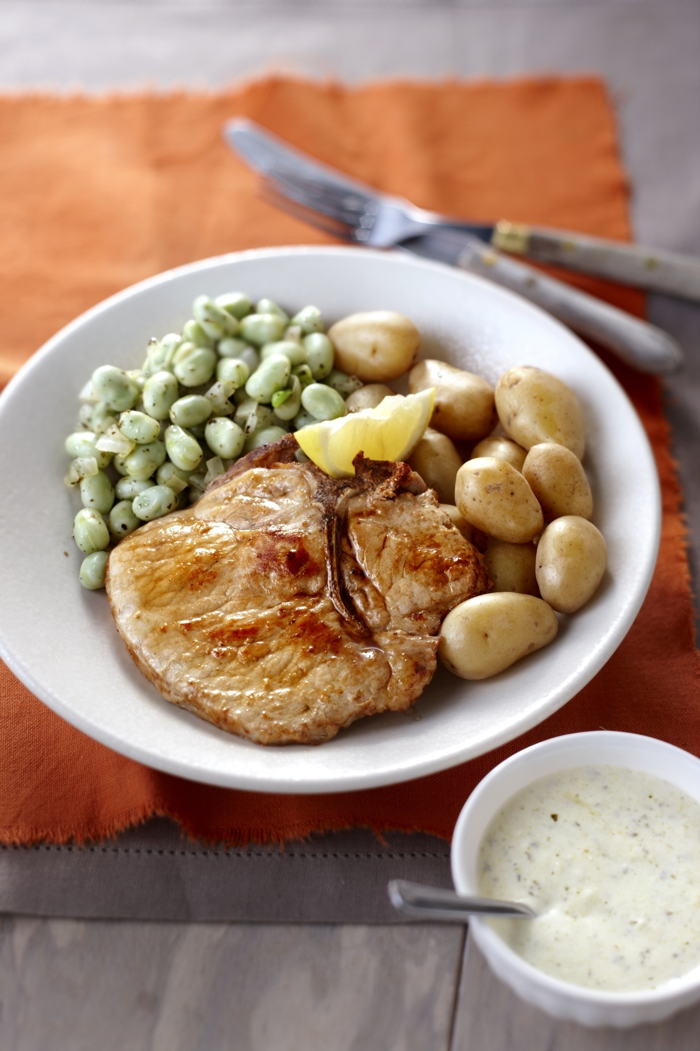 Karbonade met citroensaus en boontjes