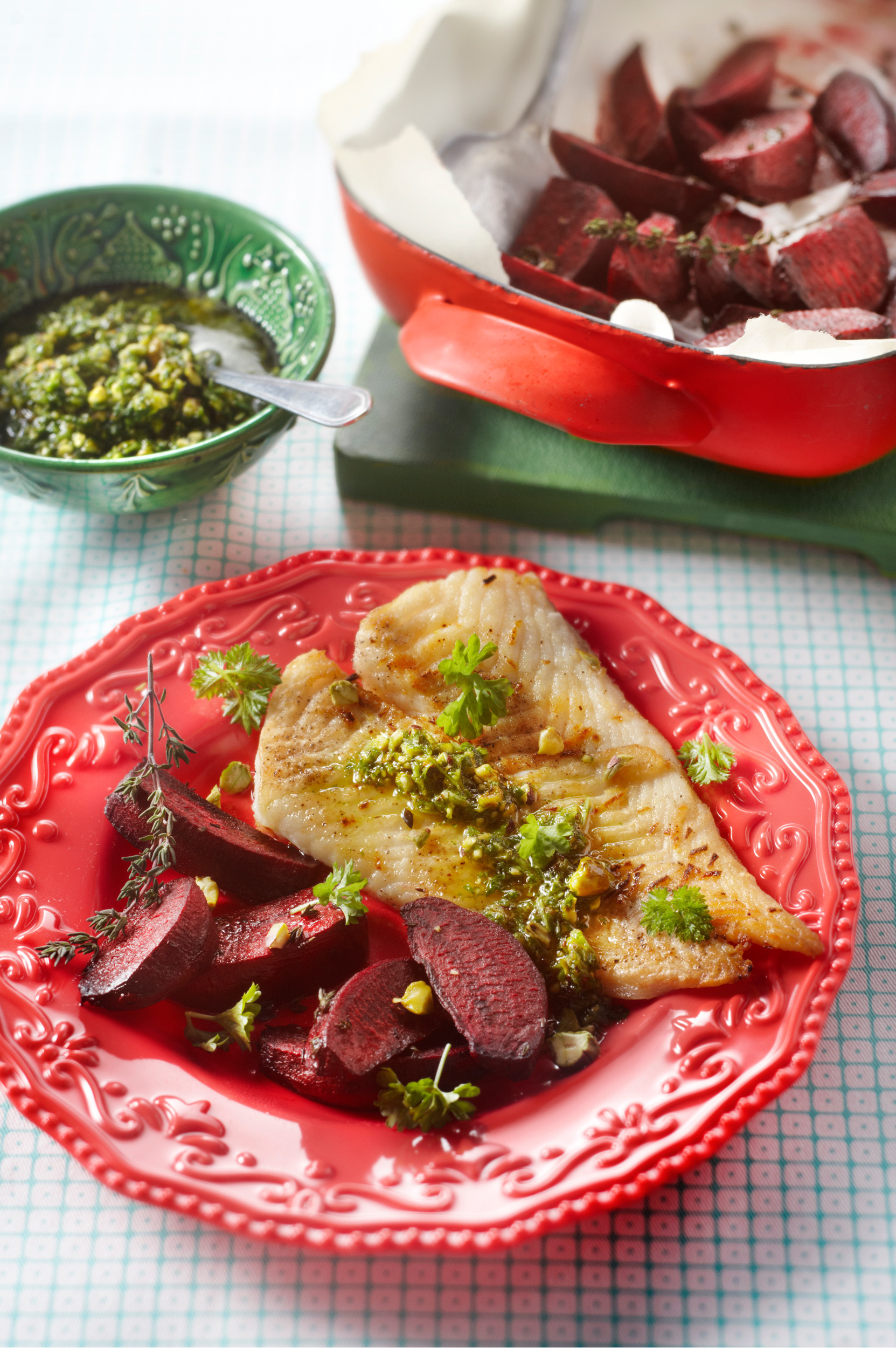 Kabeljauw met geroosterde biet en pistachesalsa