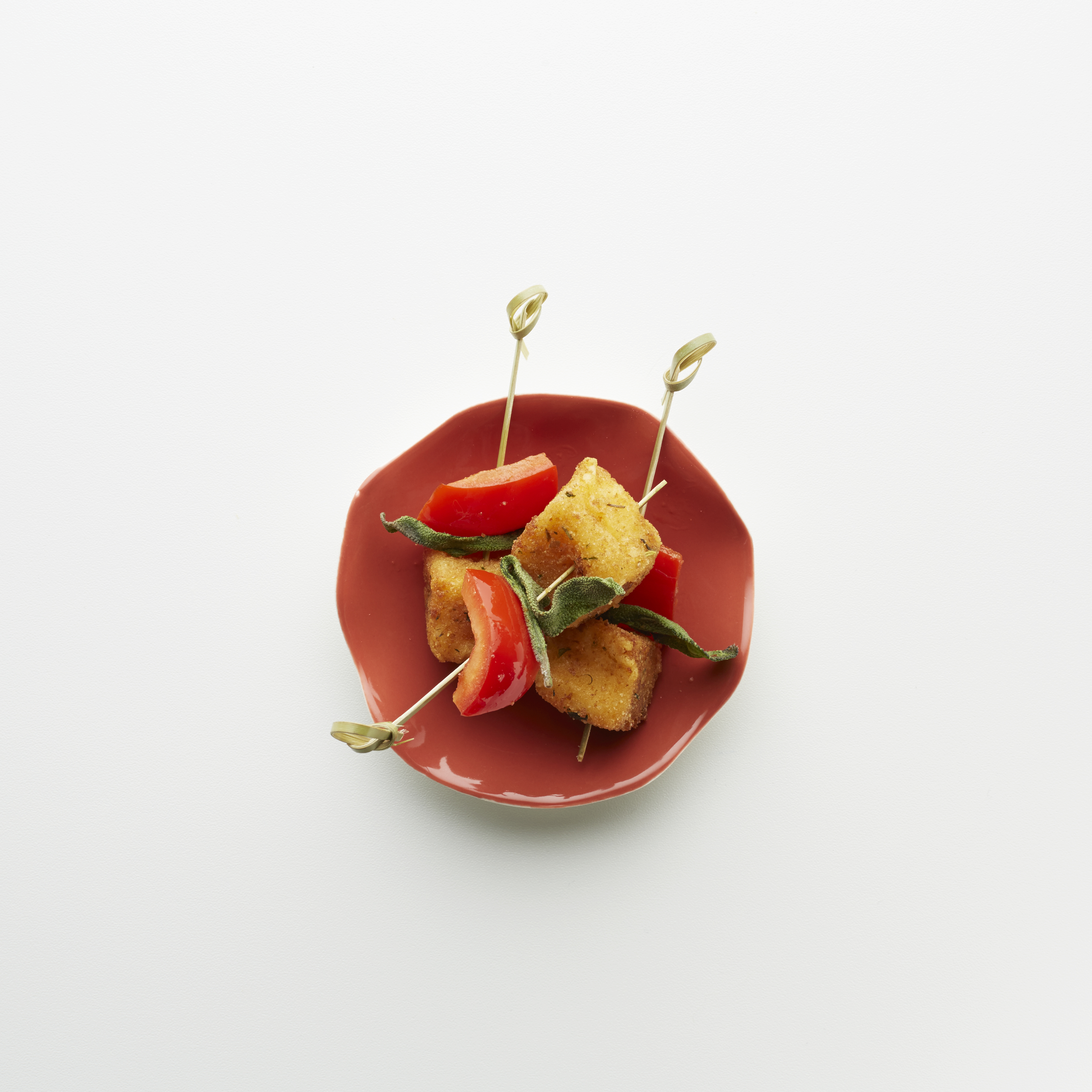 Kaasspiesjes met paprika en salie