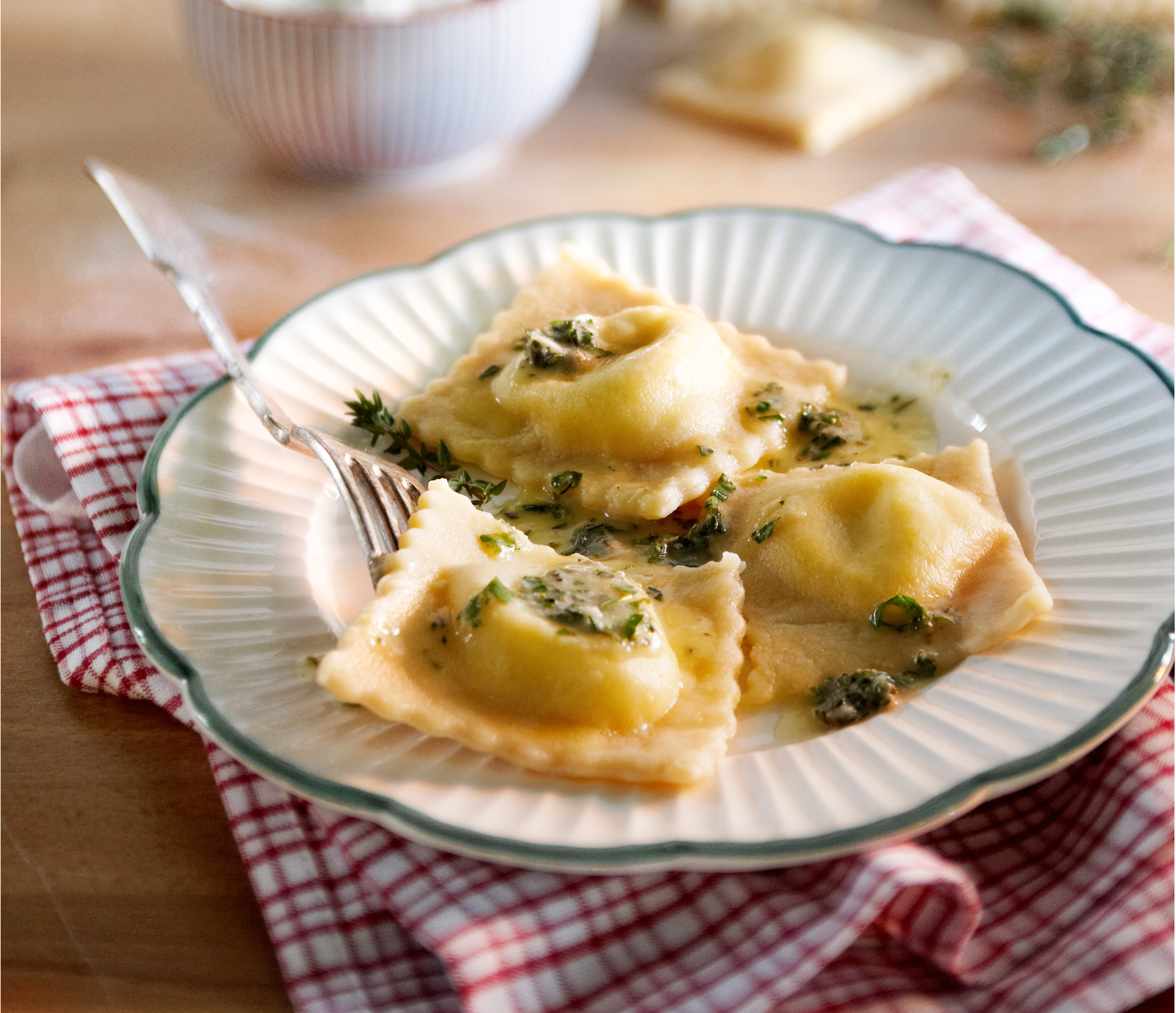 Kaasravioli met gepofte knoflook