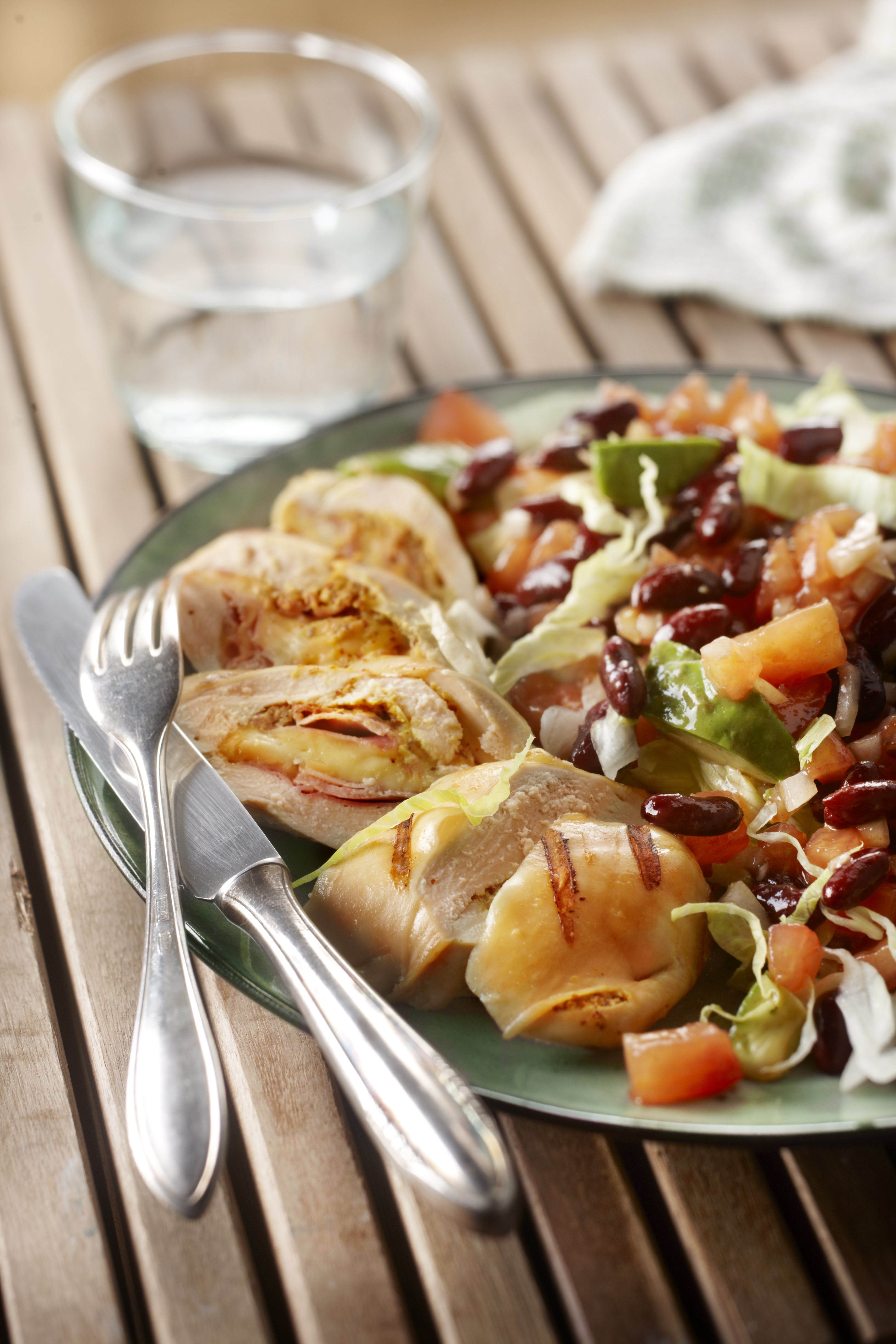 Gevulde kipfilet met rodebonensalade