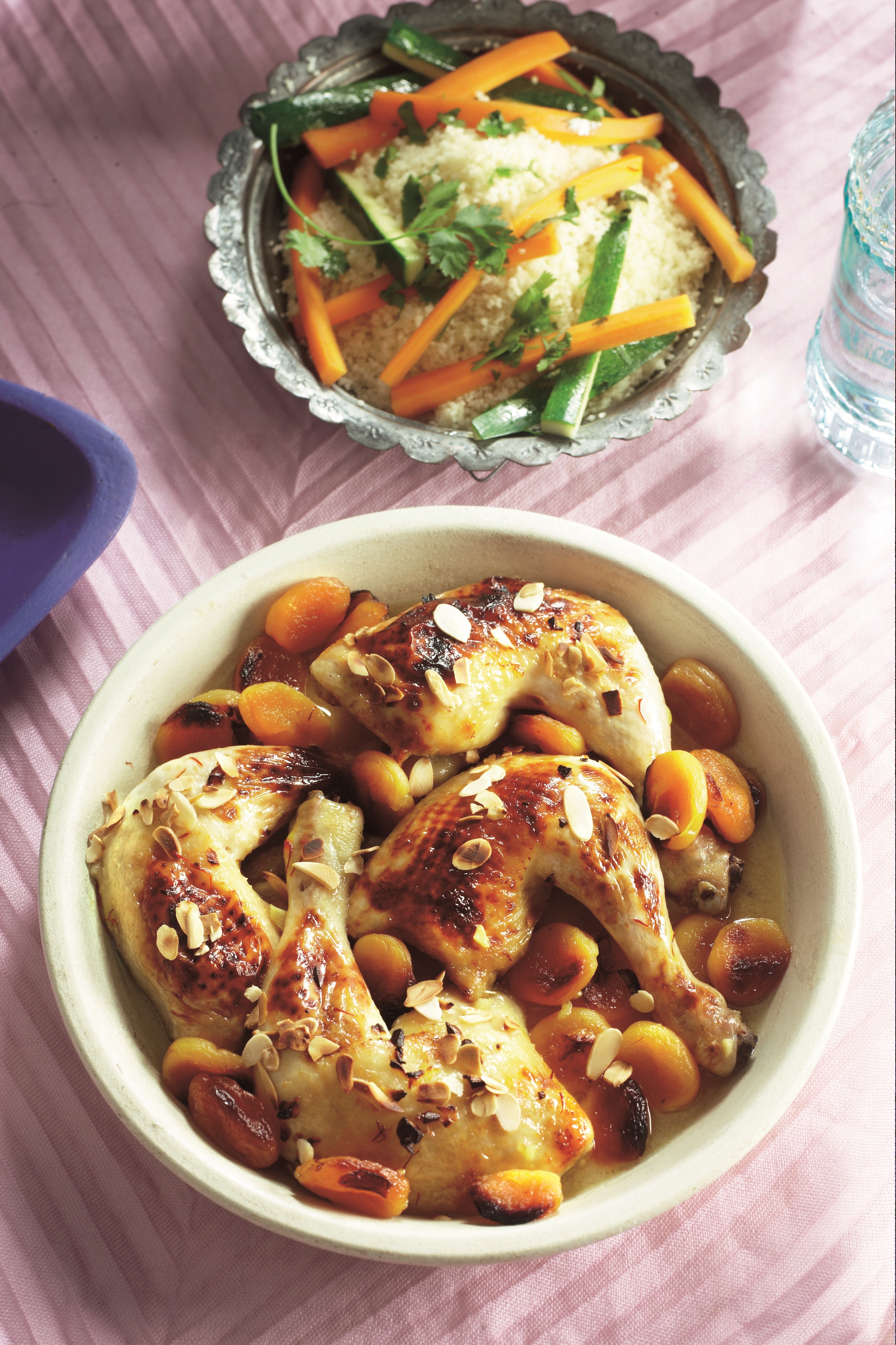 Gestoofde zoete kip met amandelen en couscous