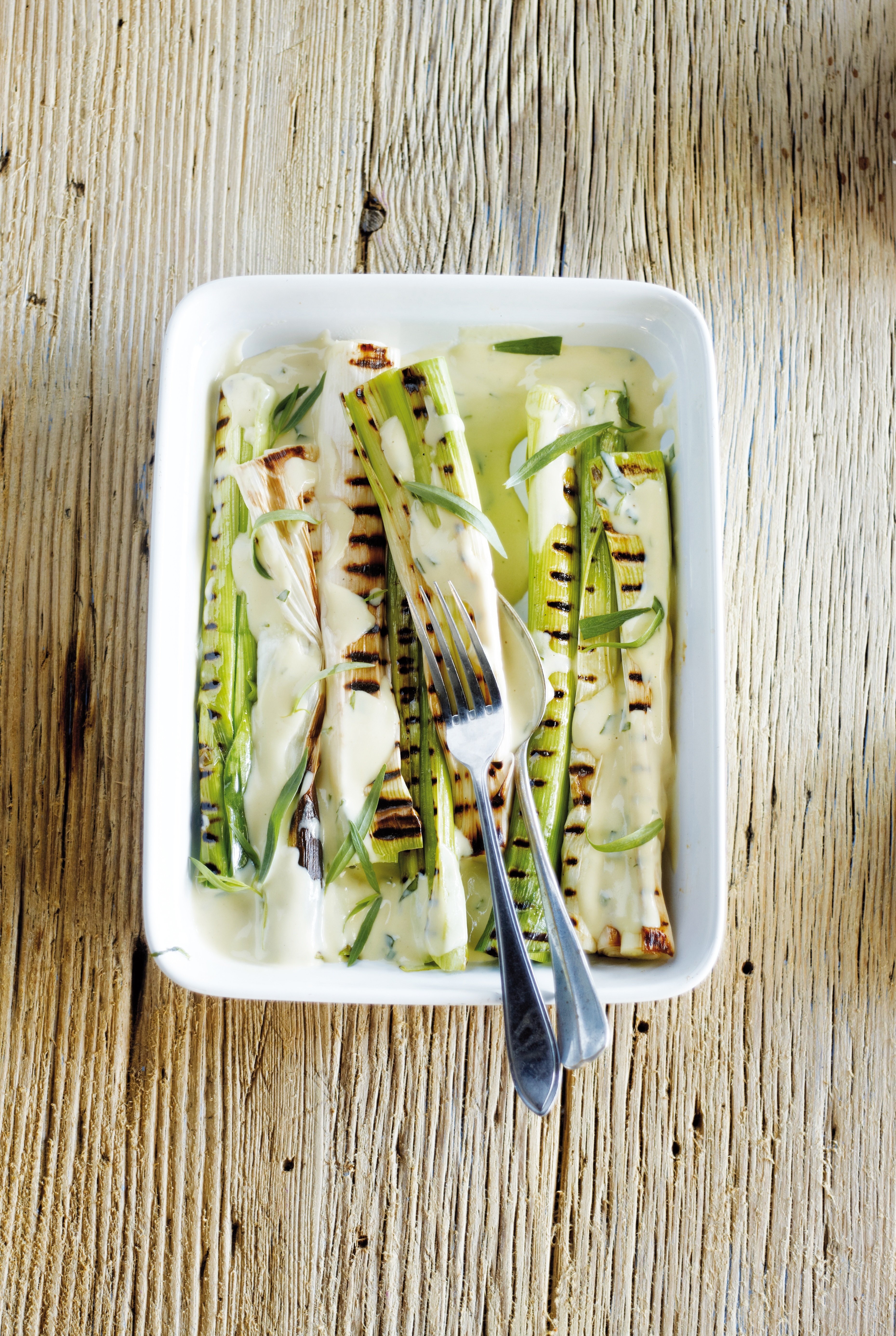 Geroosterde prei met mosterd-dragonsaus