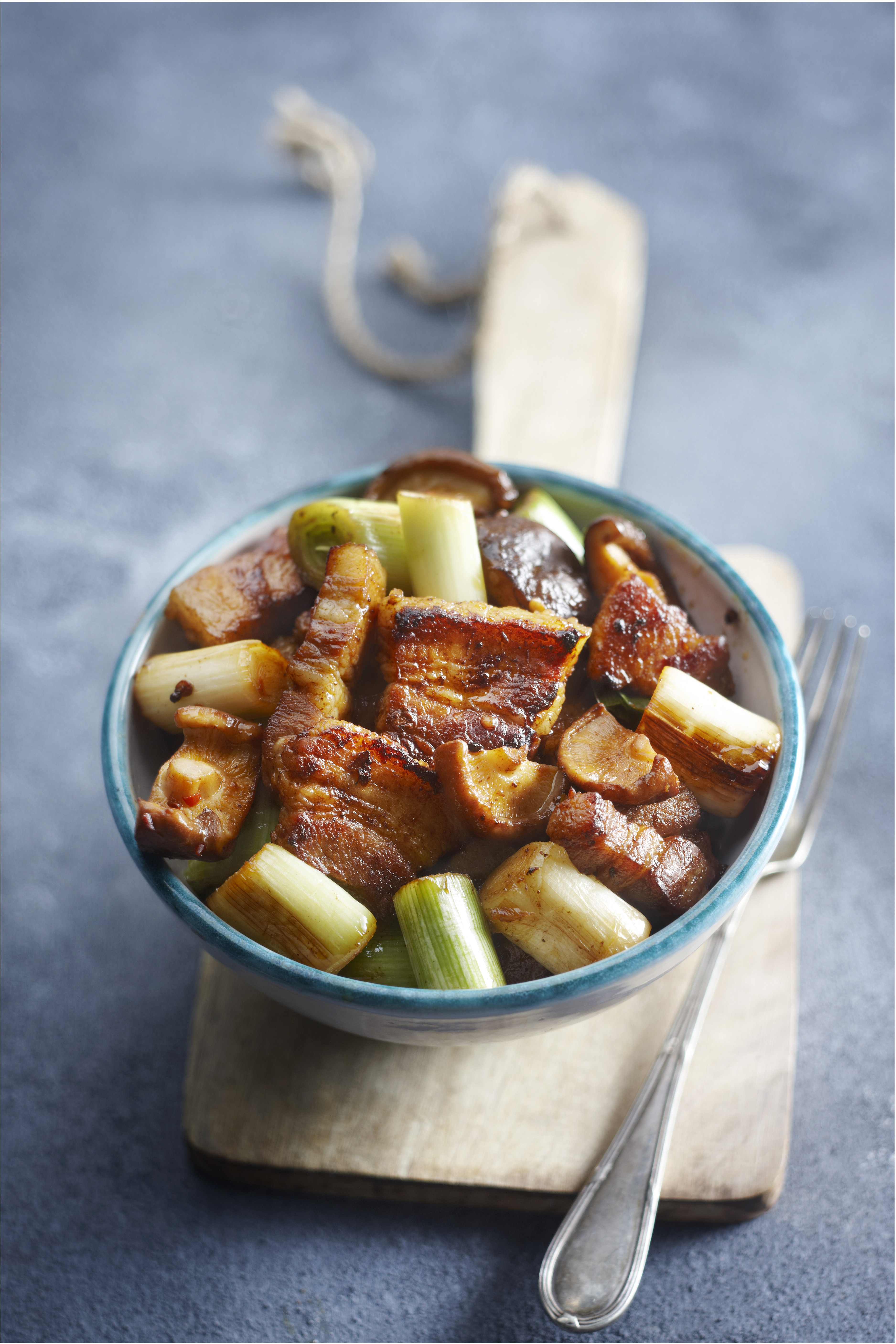 Geroerbakte prei met shiitake en spek
