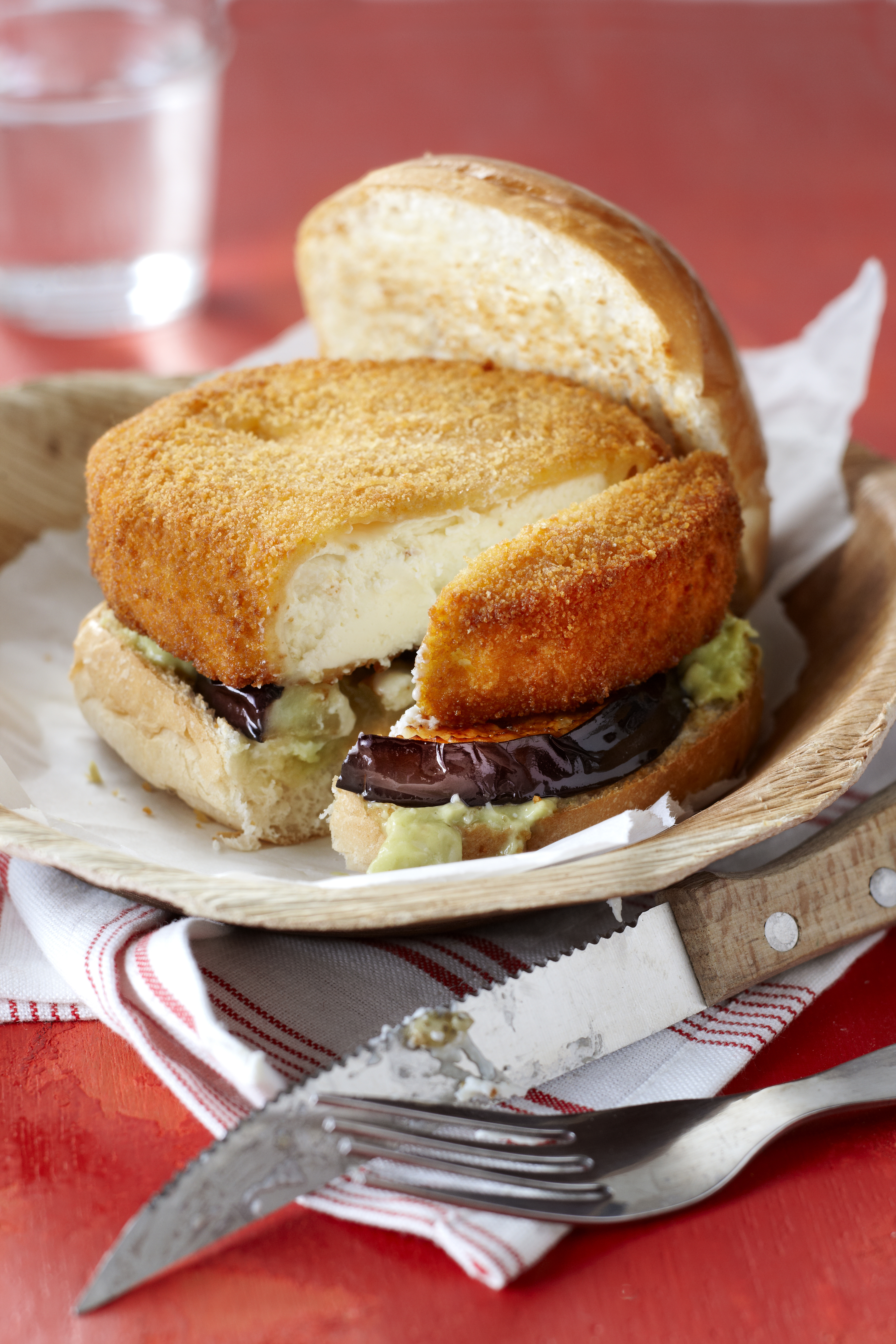 Geitenkaasburger met avocadodip