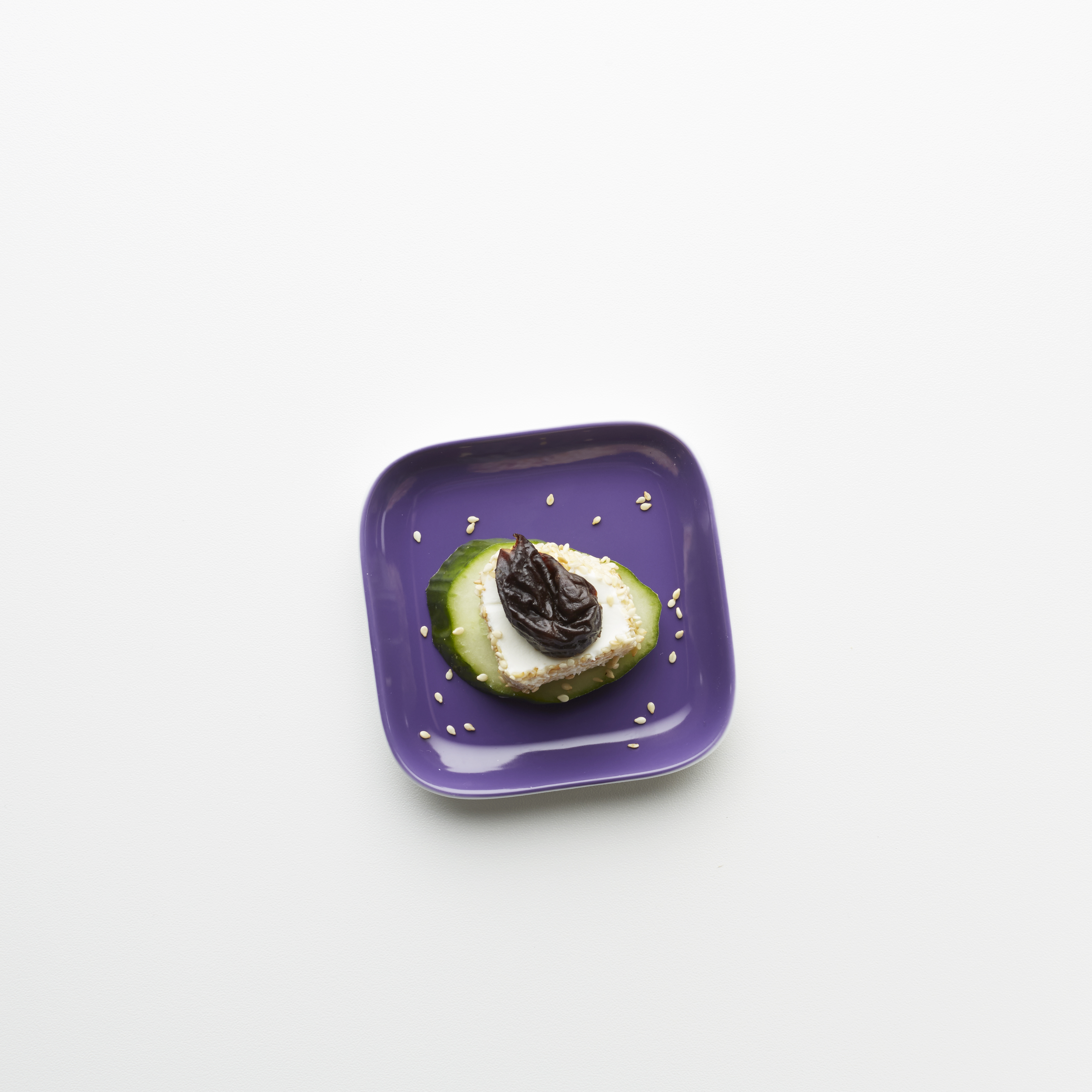 Geitenkaas met sesam en pruneaux