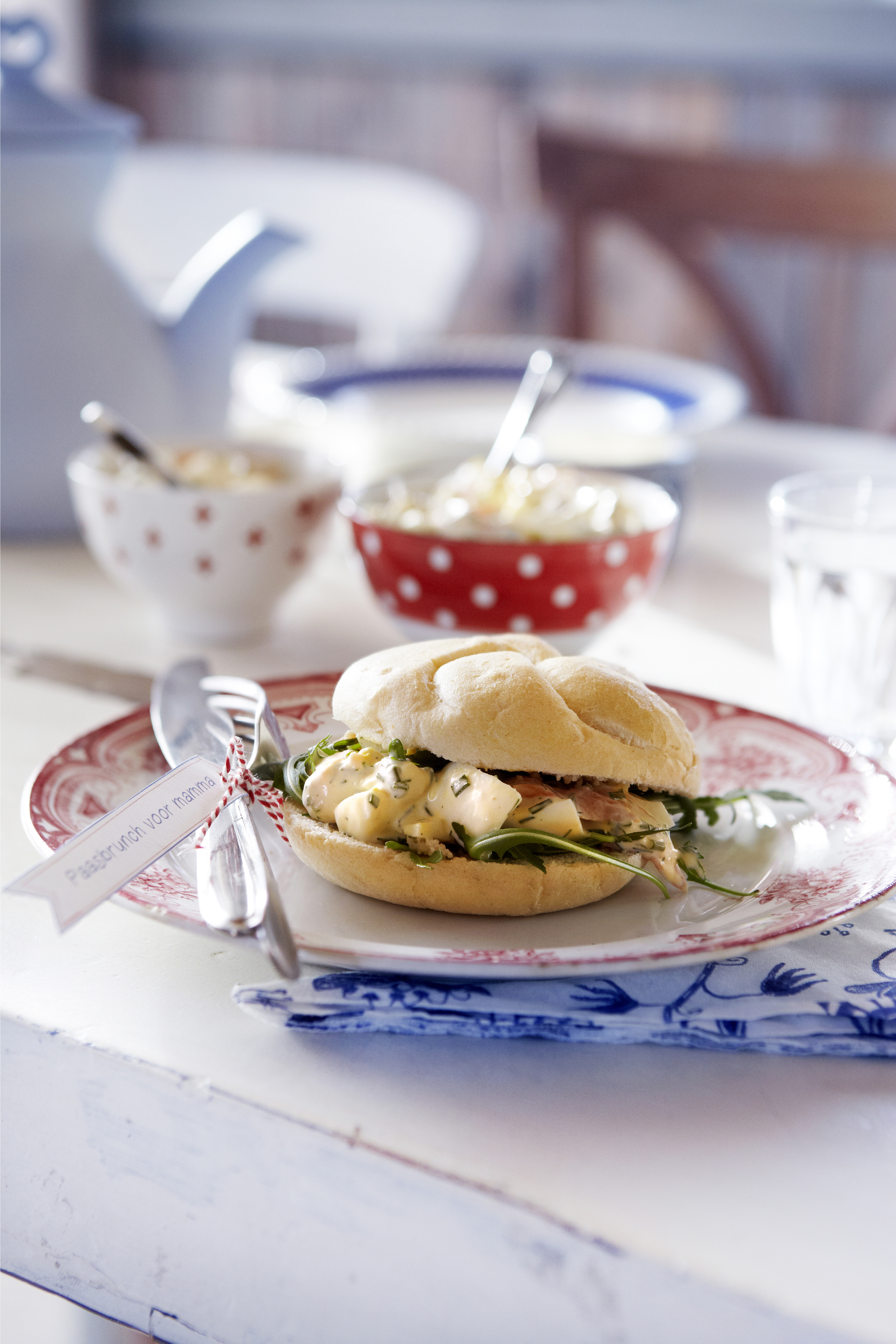 Eiersalade met gerookte zalm en dille