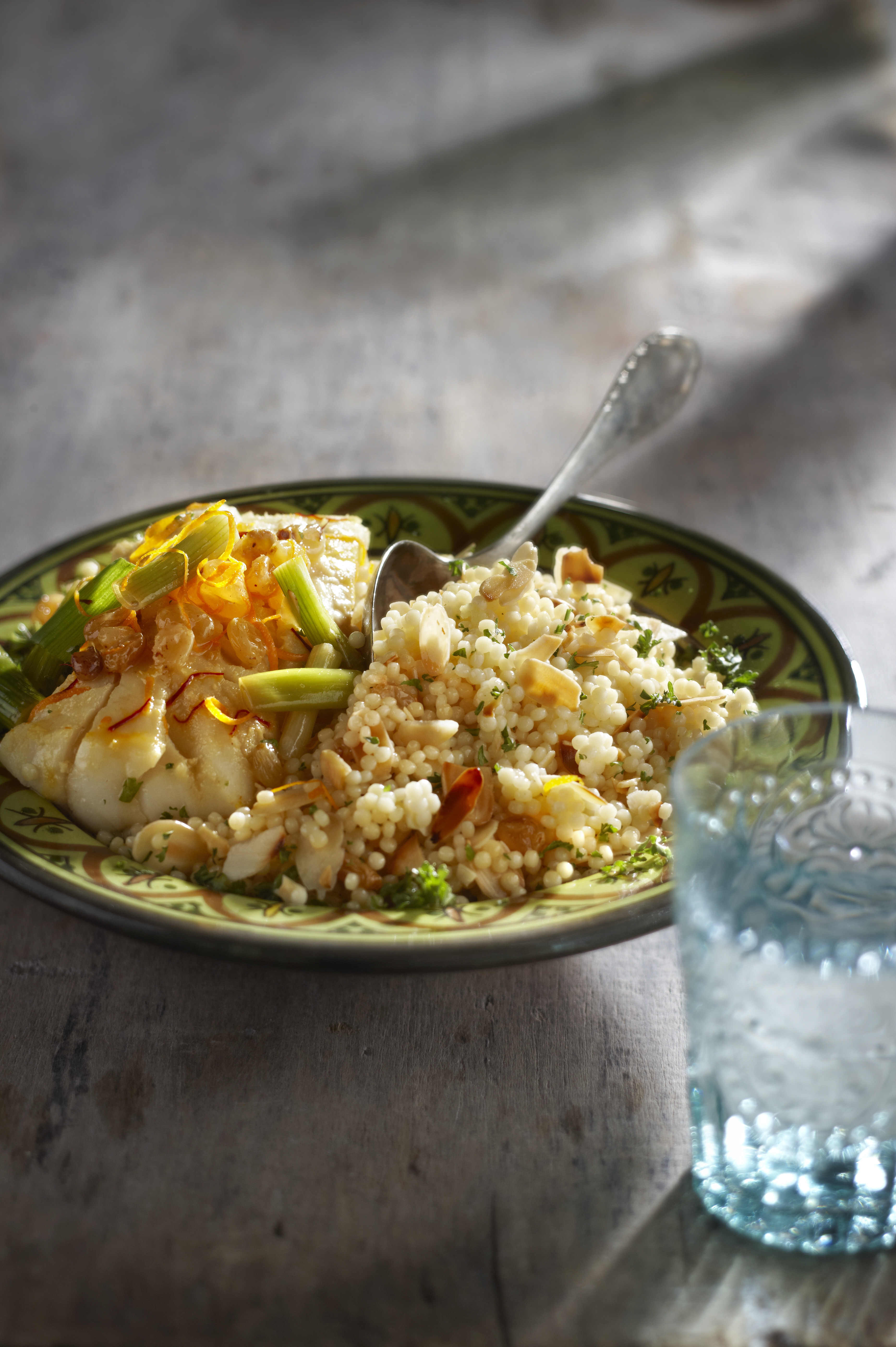 Couscous met amandel, kabeljauw en lente-ui