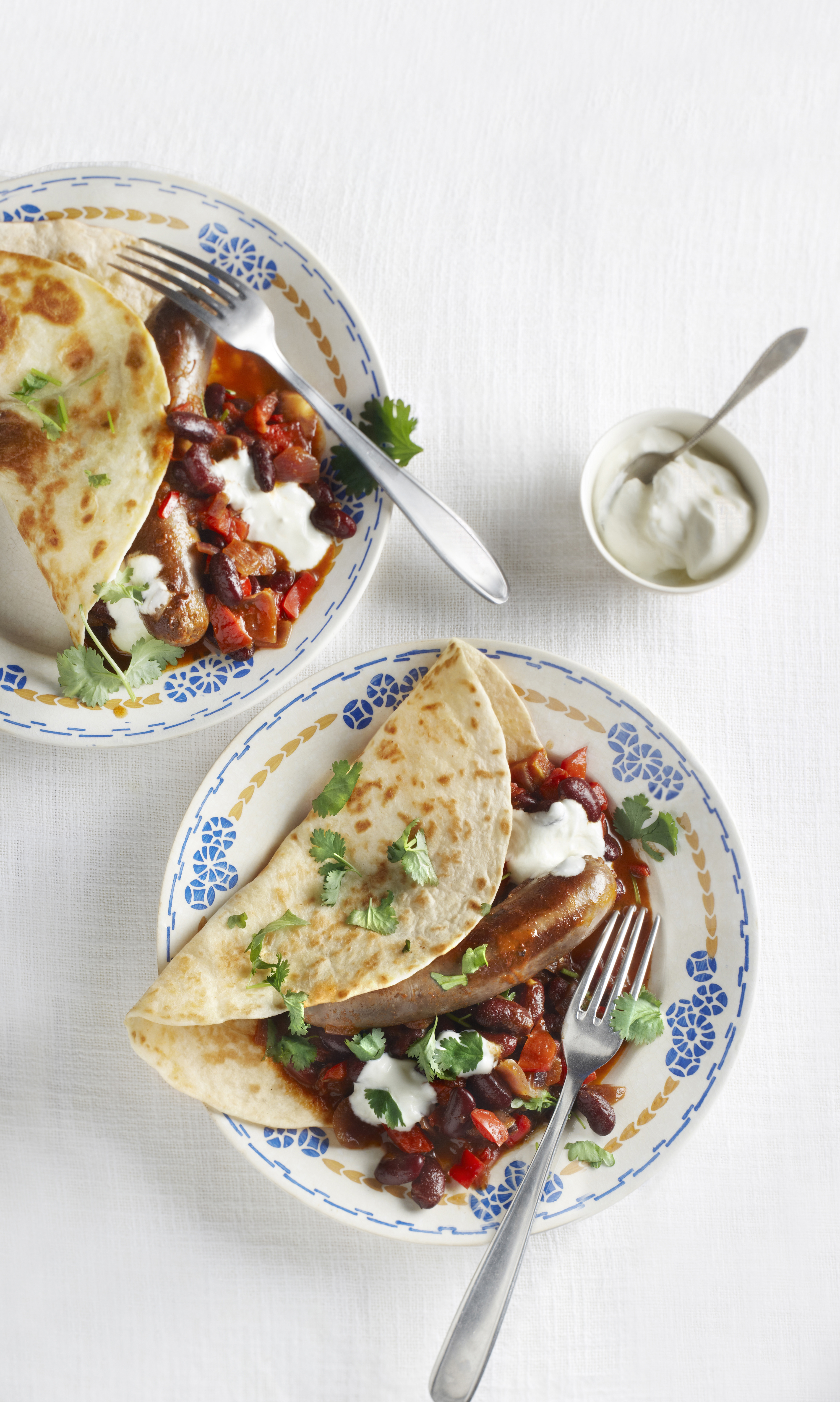 Chili con carne met worst en tortilla's