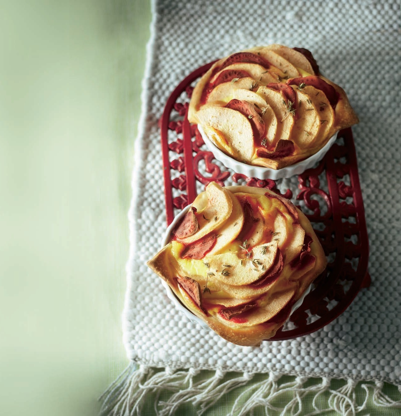 Bladerdeegtaartjes met peer en geitenkaas