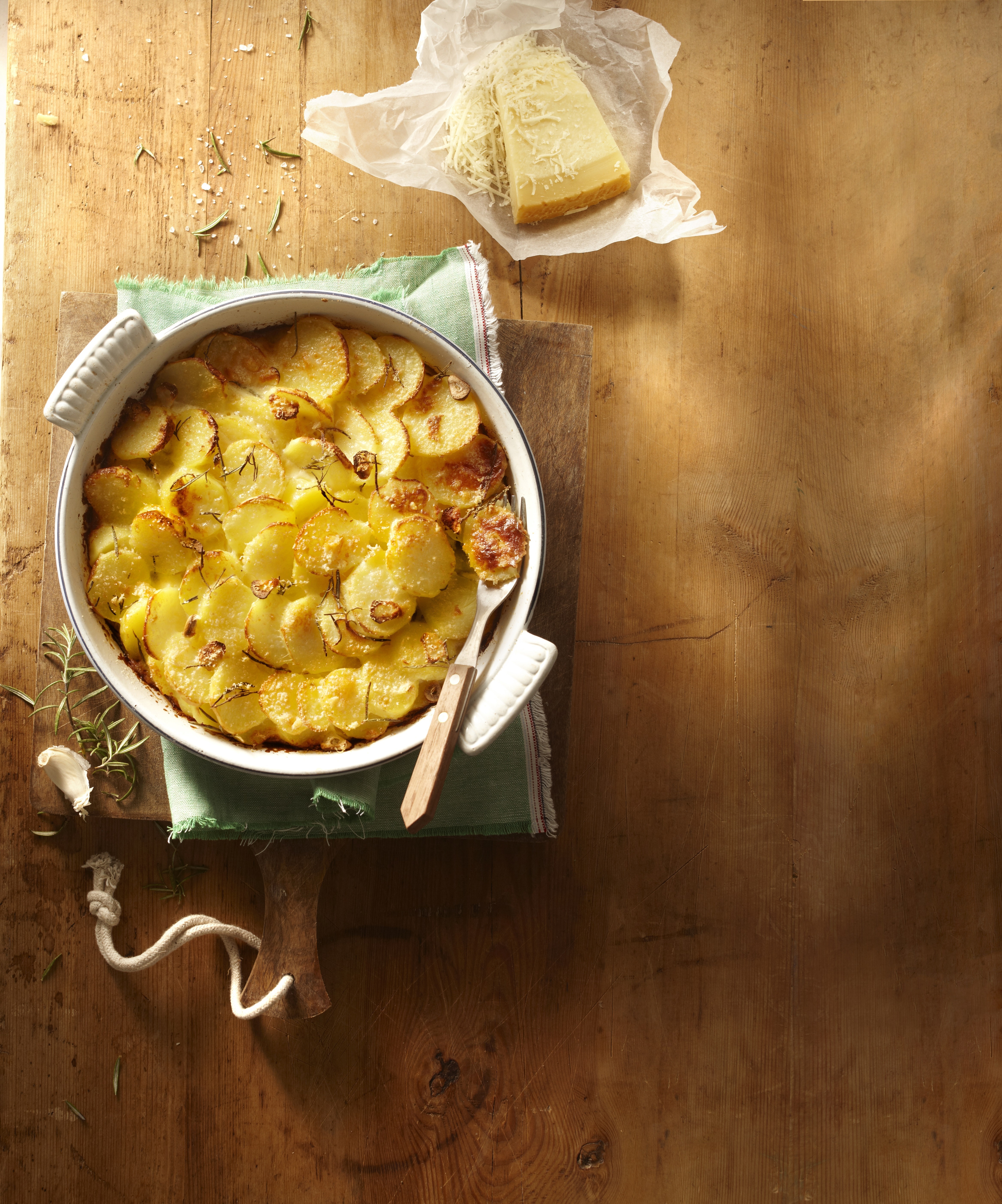 Aardappeltaart met rozemarijn en knoflook