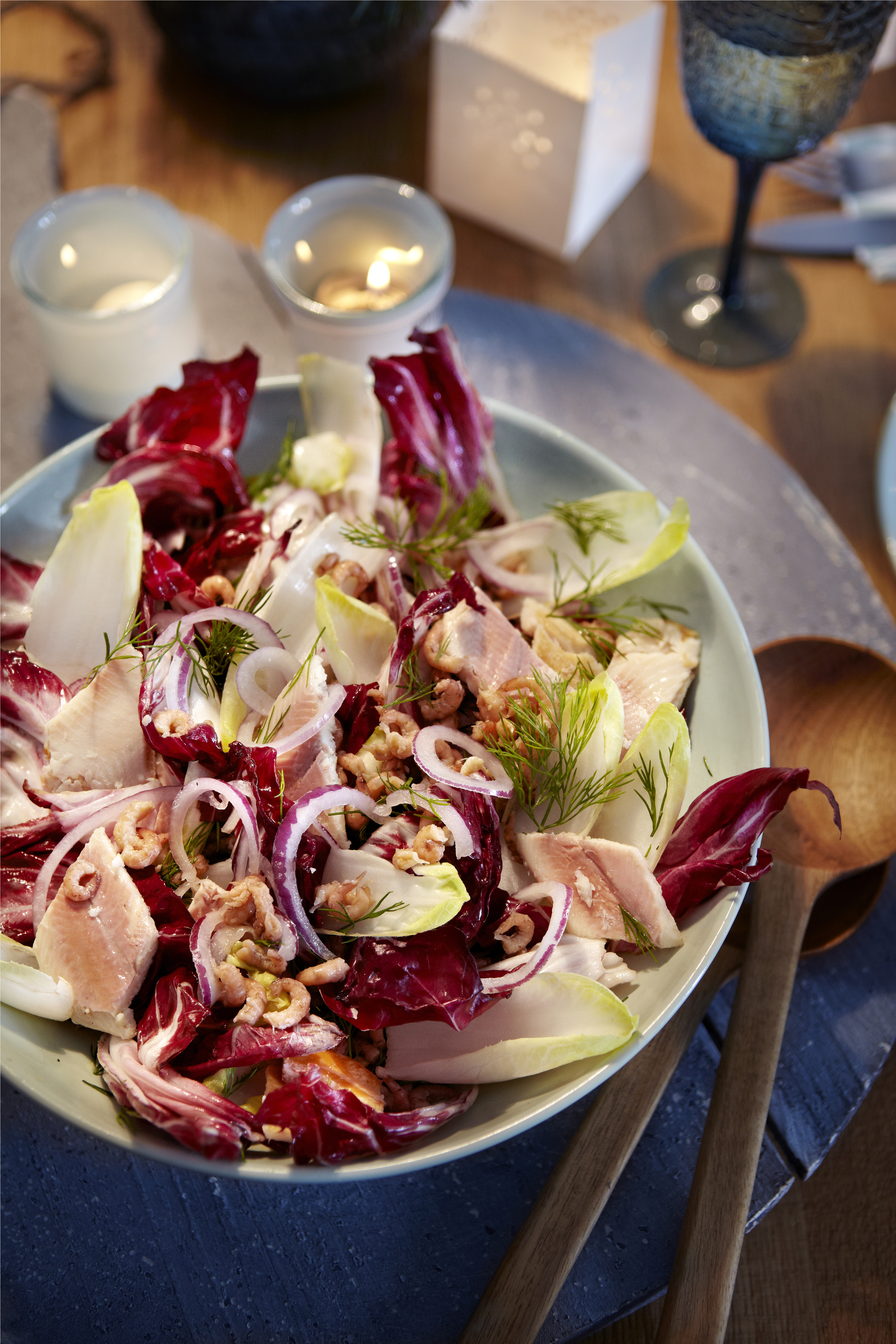 Salade met gerookte forel en Hollandse garnalen