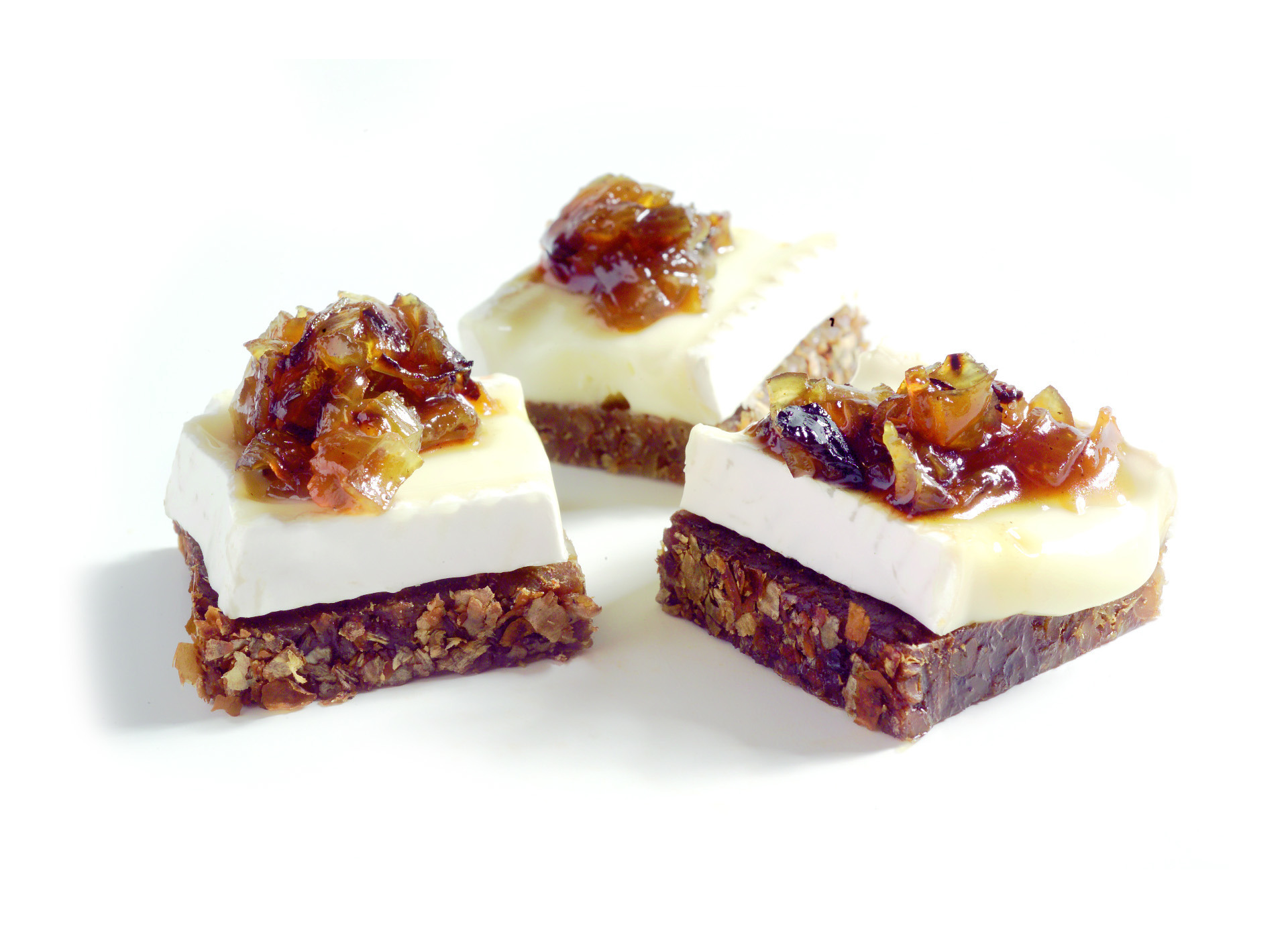 Roggebrood met brie en sjalottencompote