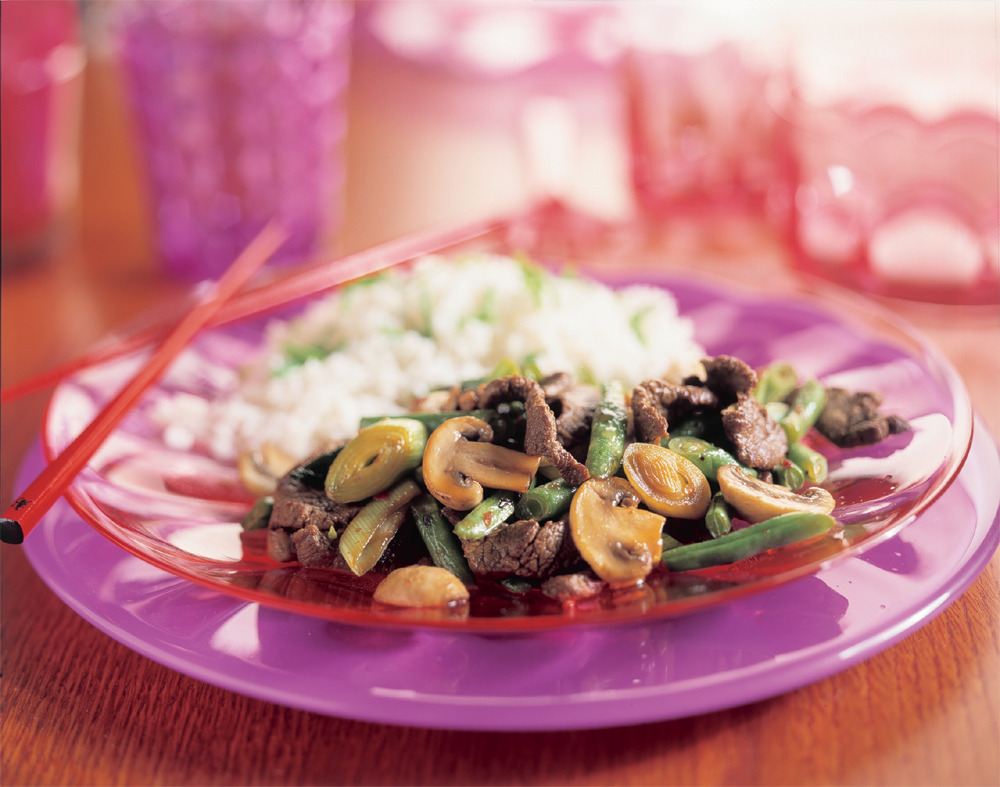 Roergebakken biefreepjes met sperziebonen en champignons