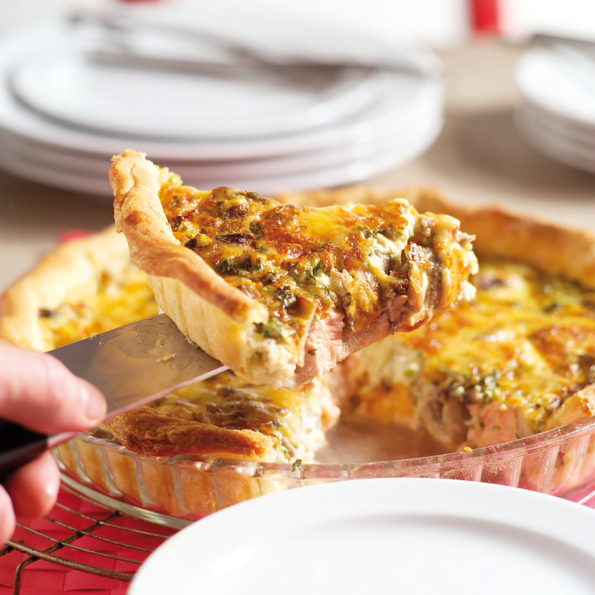 Quiche met zalm en champignons