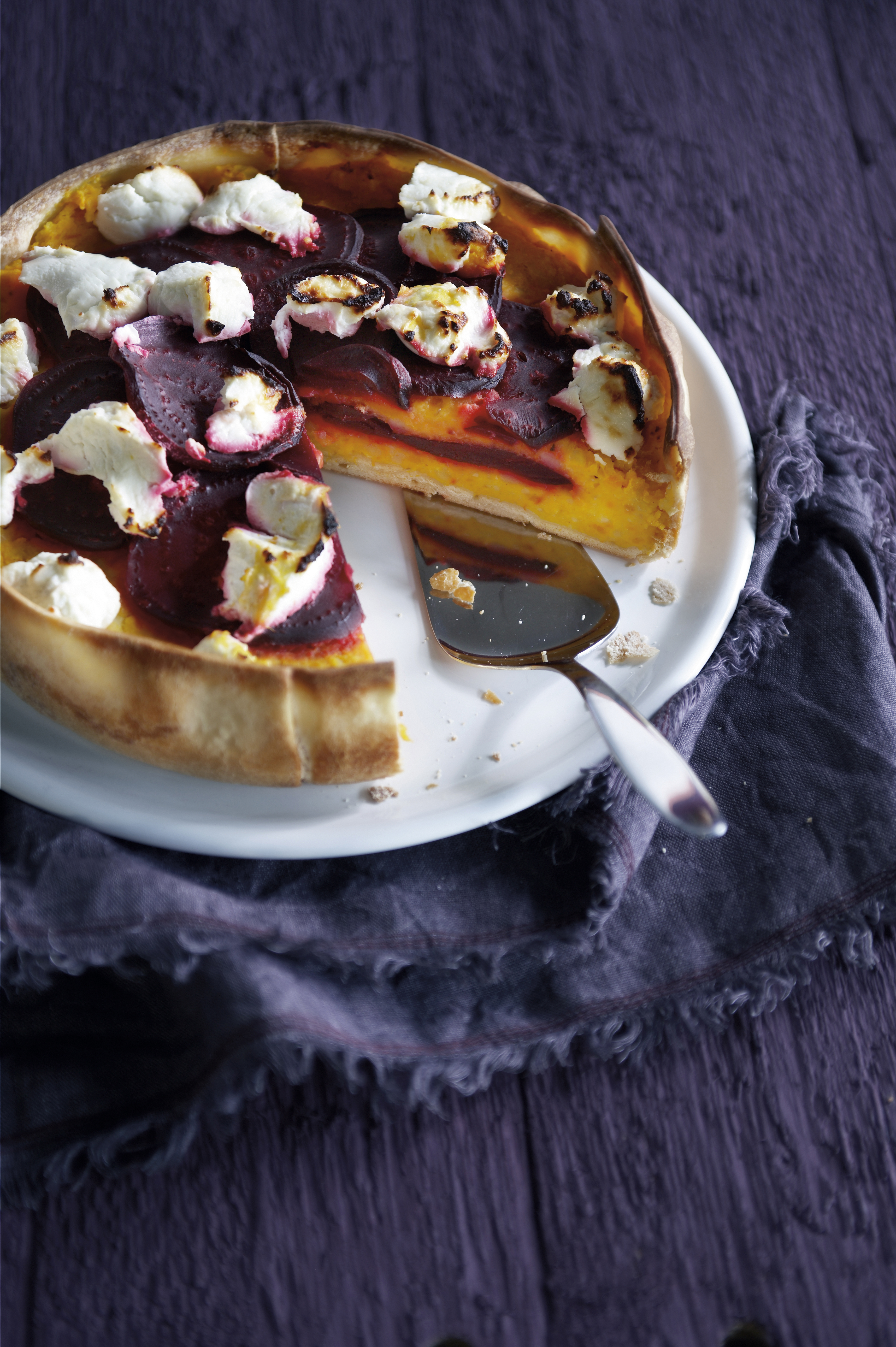 Pompoen-stamptaart met geitenkaas en biet