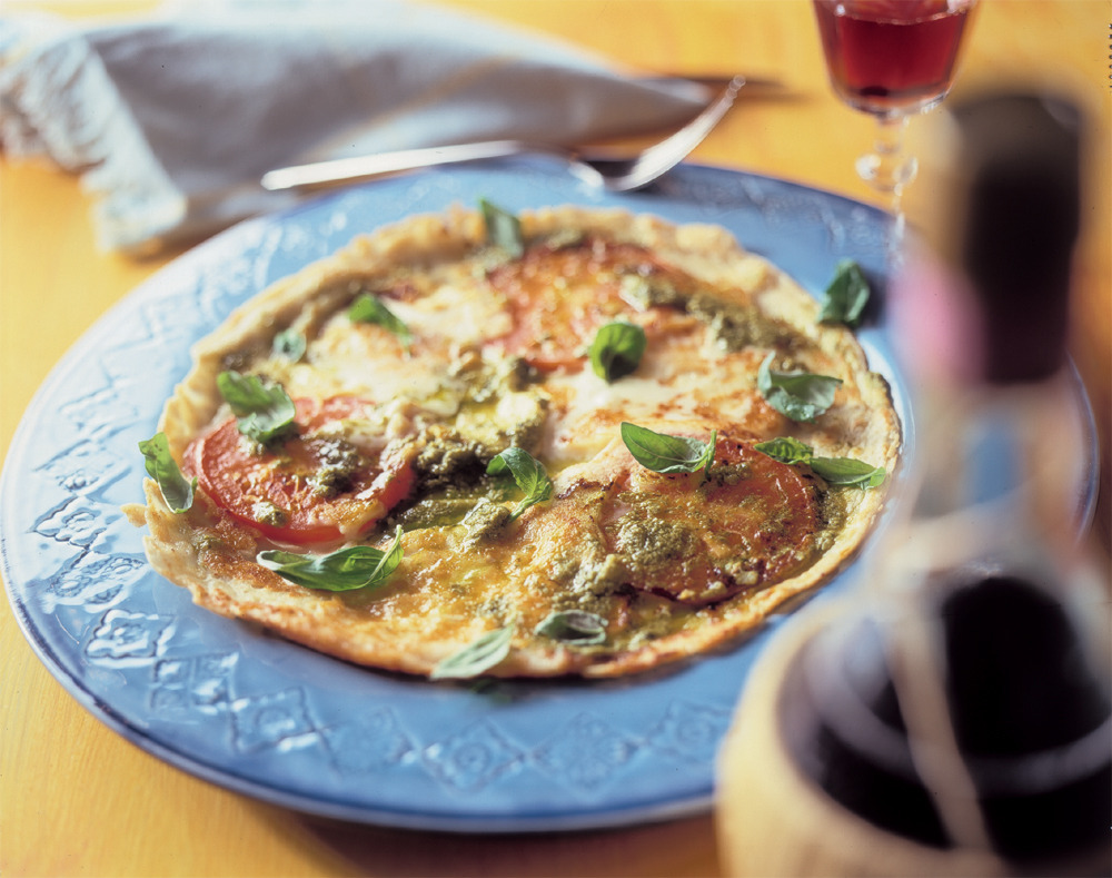 Pannenkoek met pesto, tomaat en mozzarella