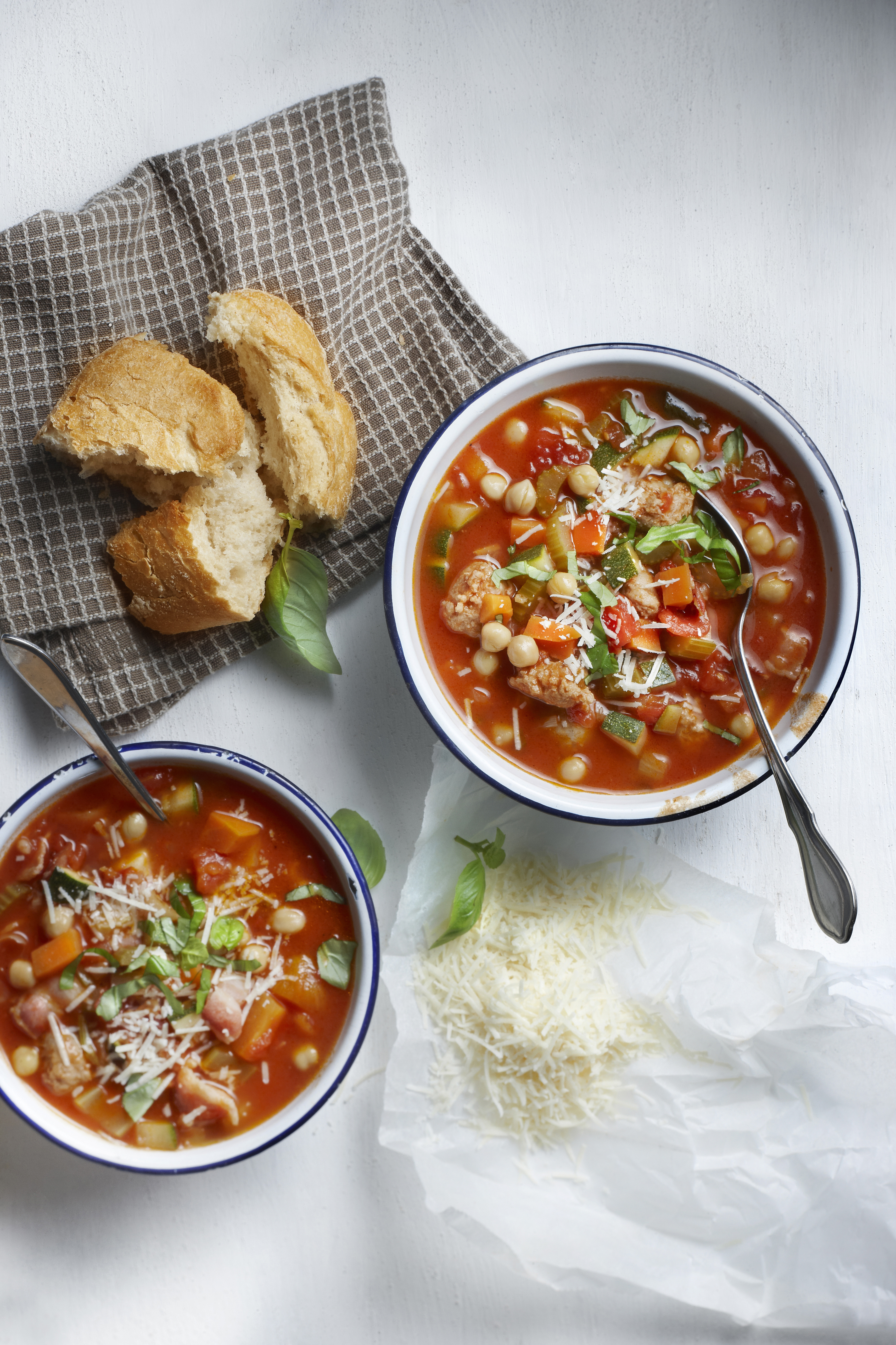 Minestronesoep met risotto en worst