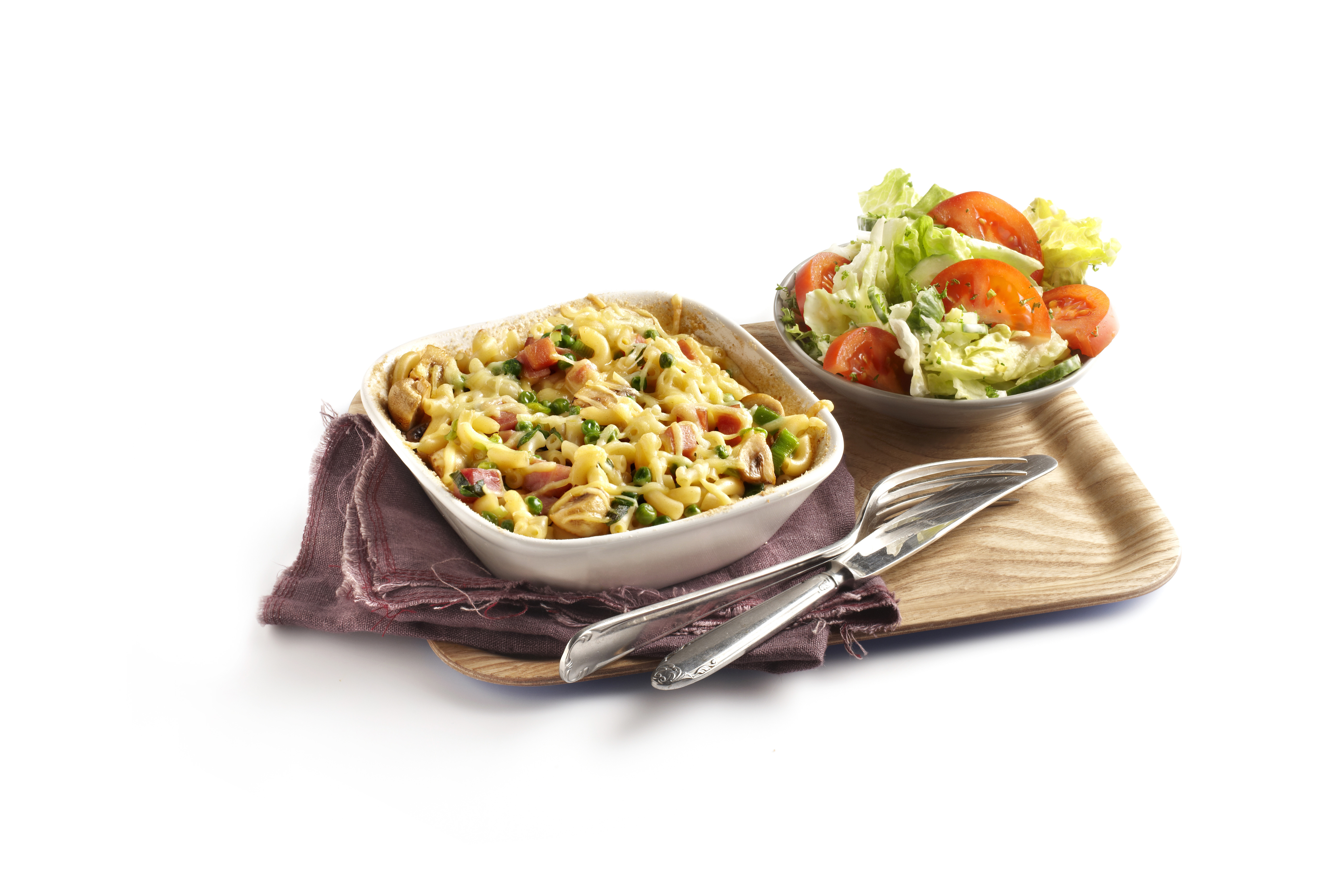 Macaronischotel met groene salade