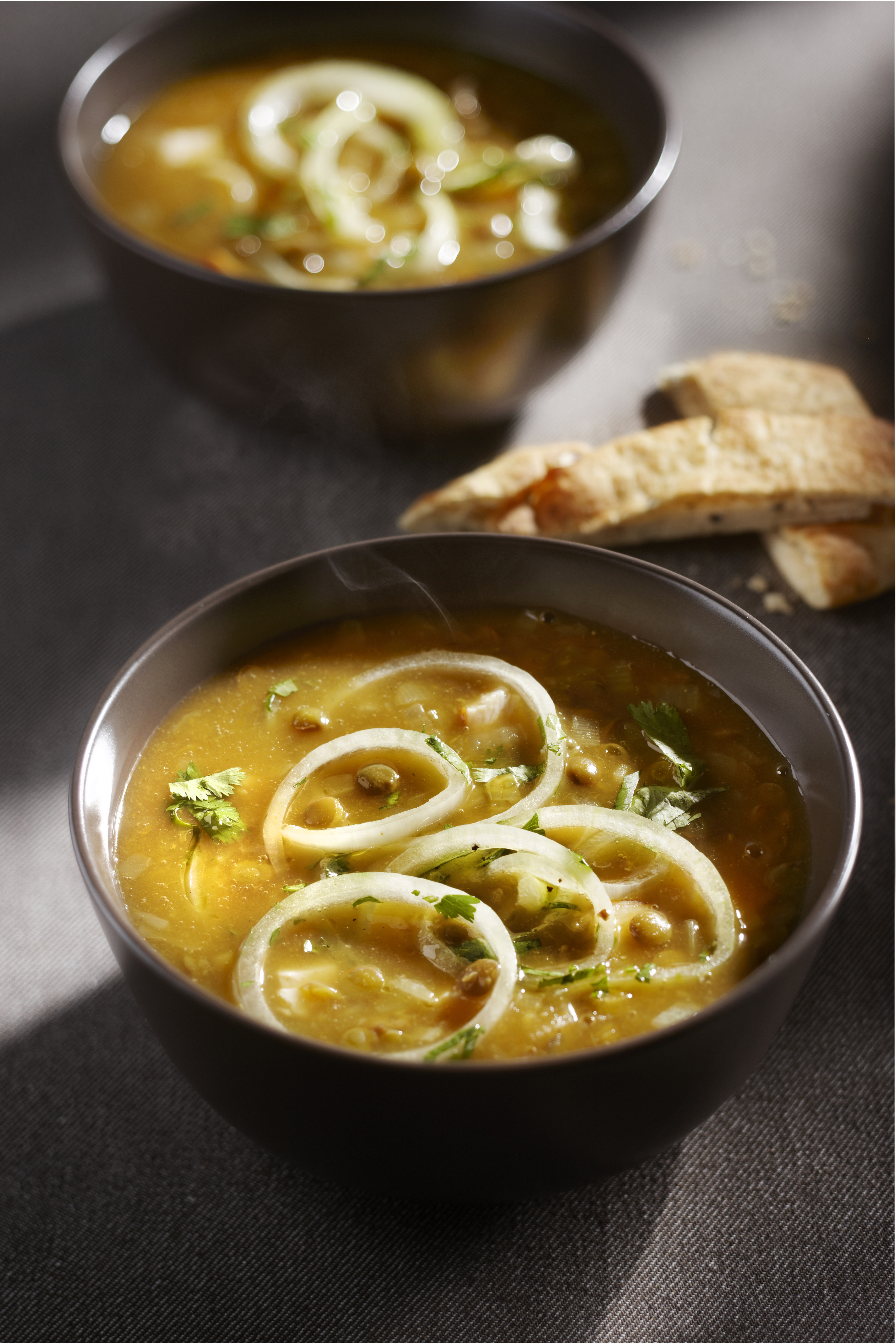 Linzensoep met kip en koriander