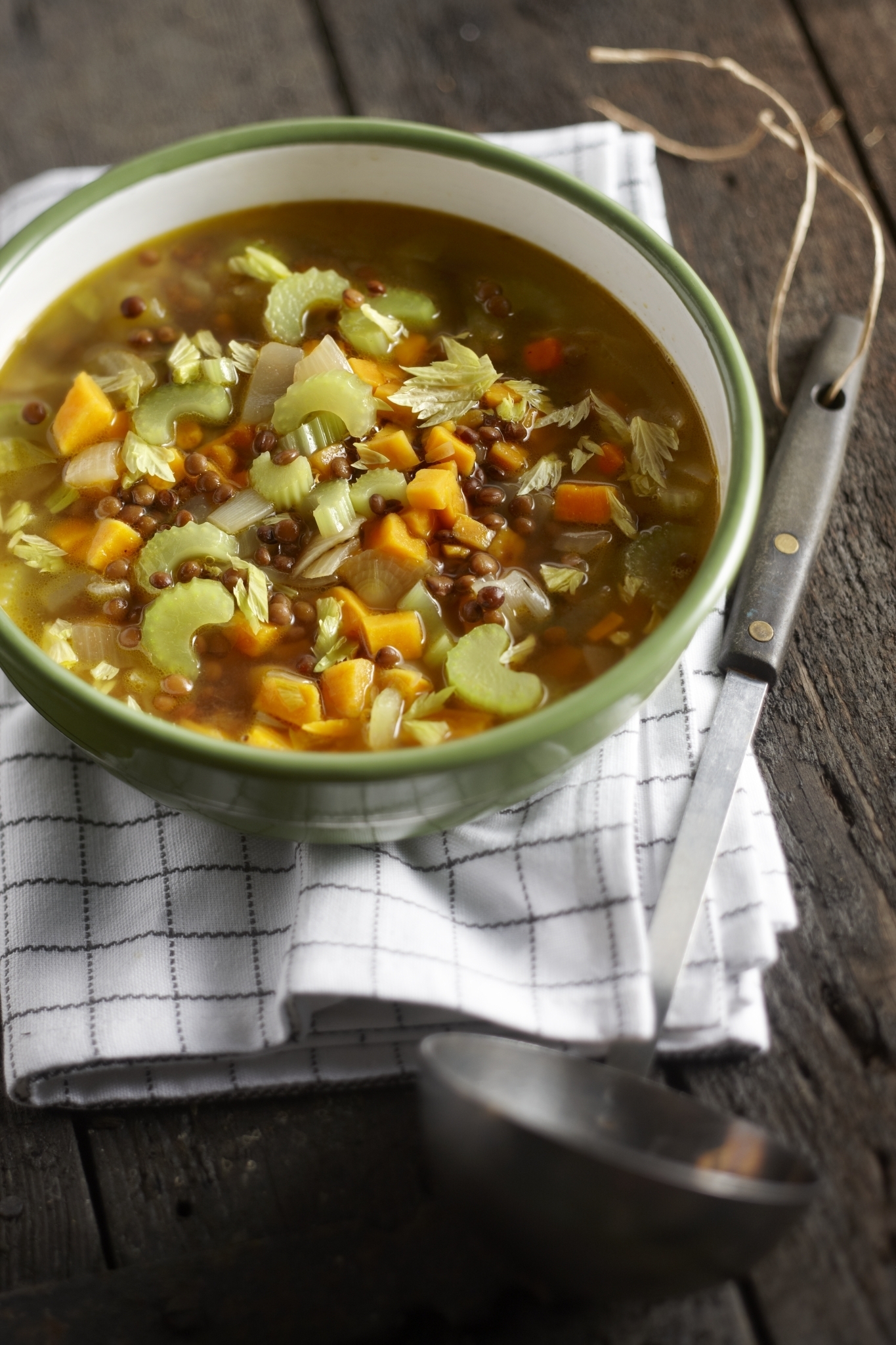 Linzensoep met kerrie en zoete aardappel