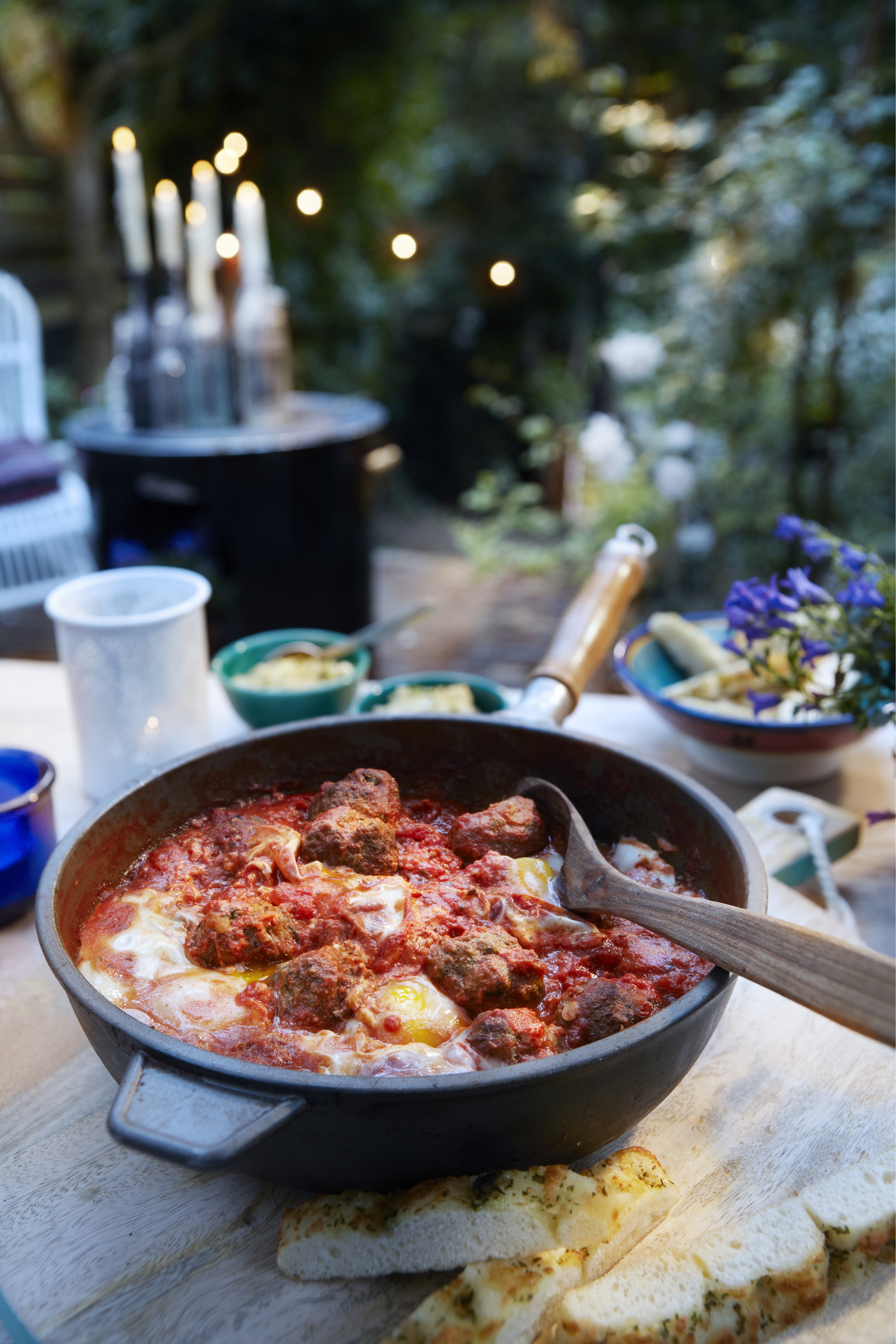 Kefta in tomatensaus met ei