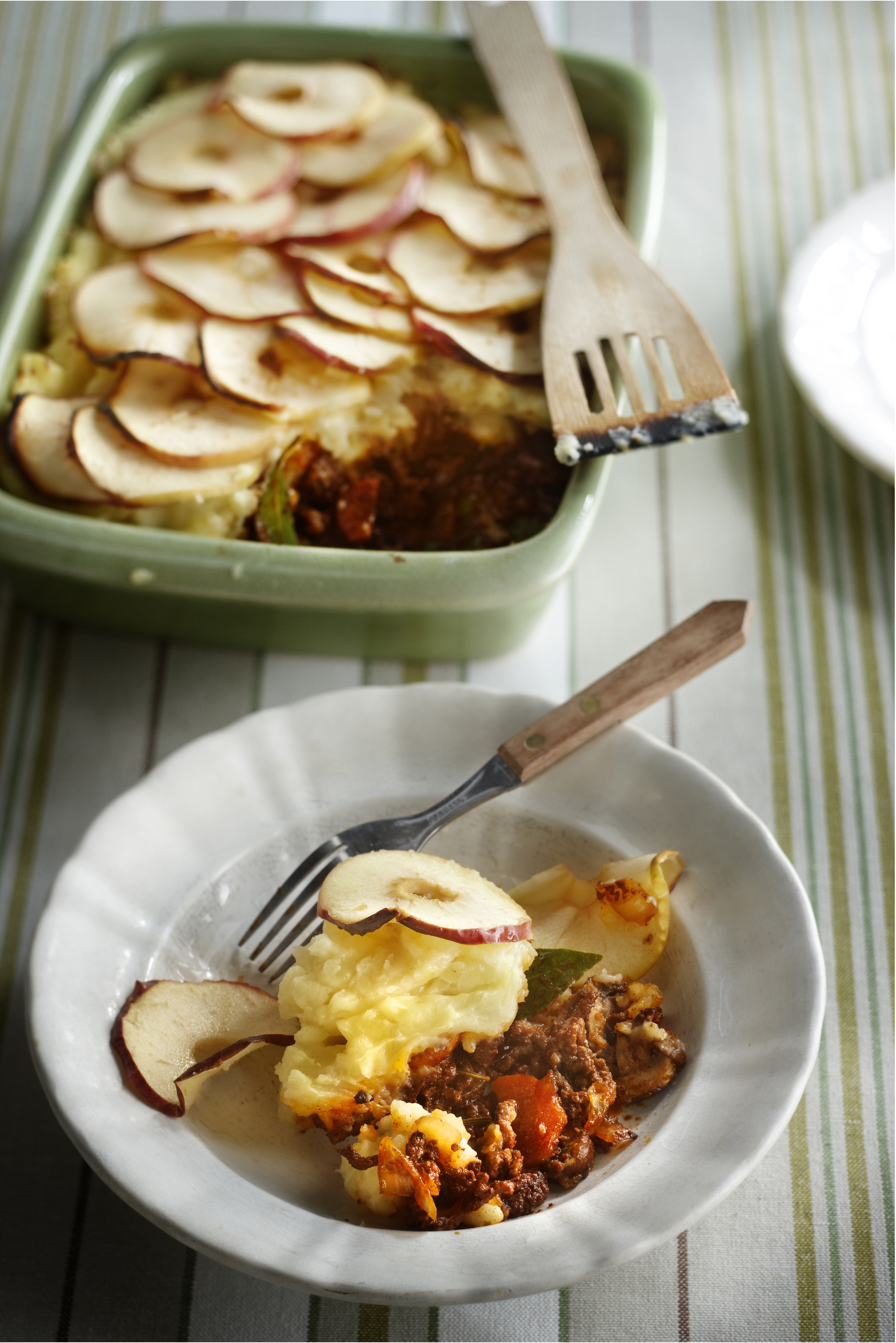Jachtschotel met gehakt en paddenstoelen