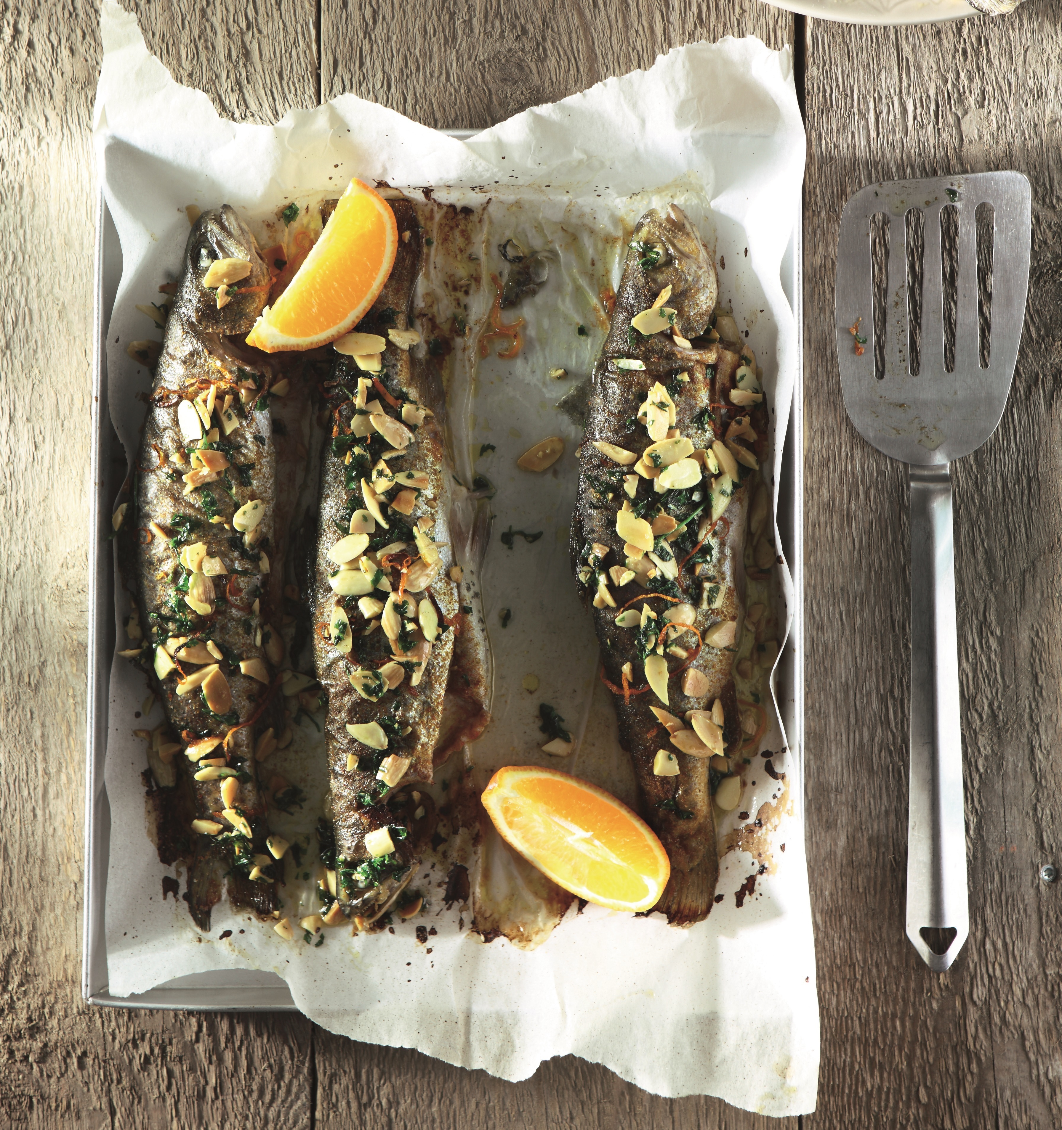 Hele forel uit de oven met Marokkaanse kruiden