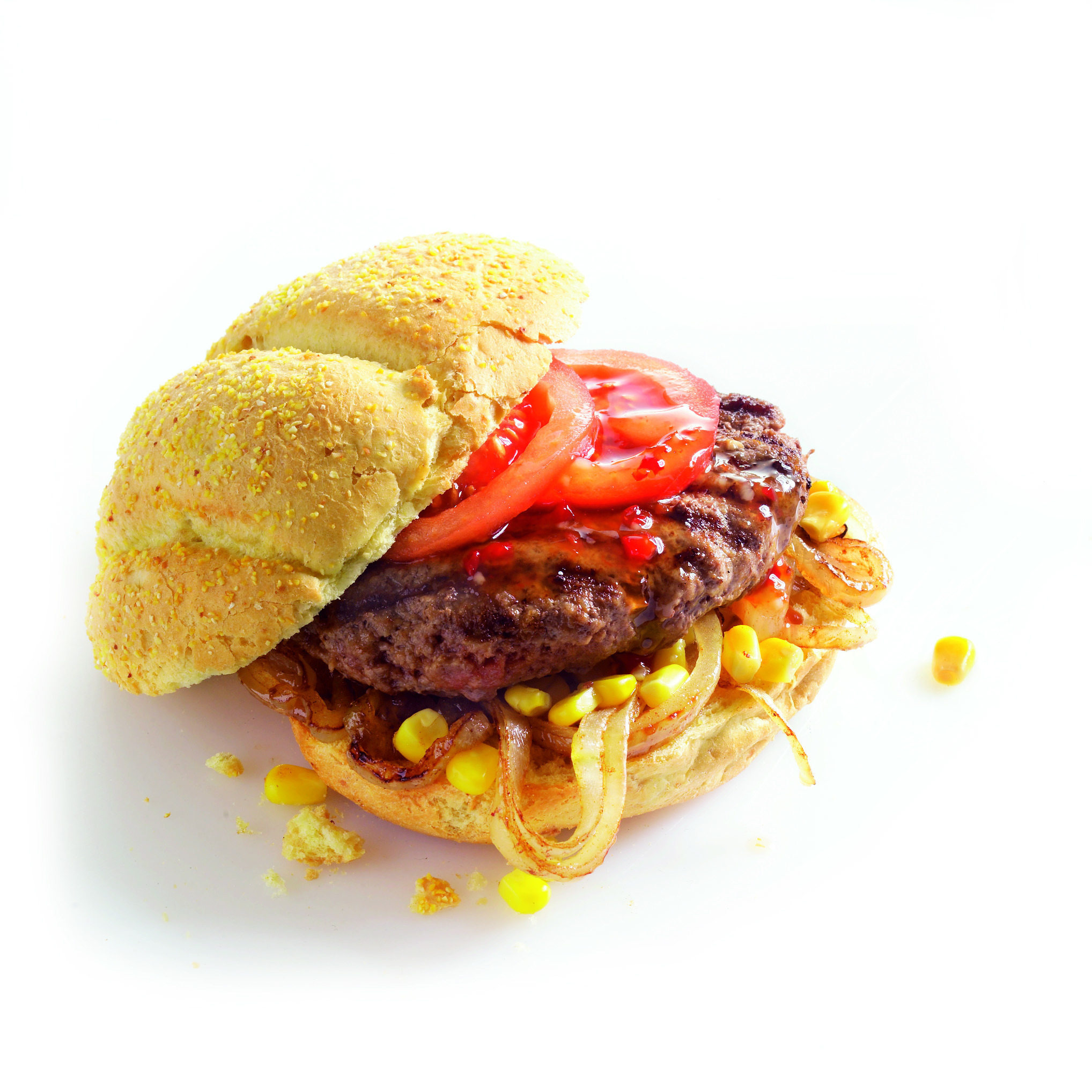 Hamburgers met gebakken ui en maïs