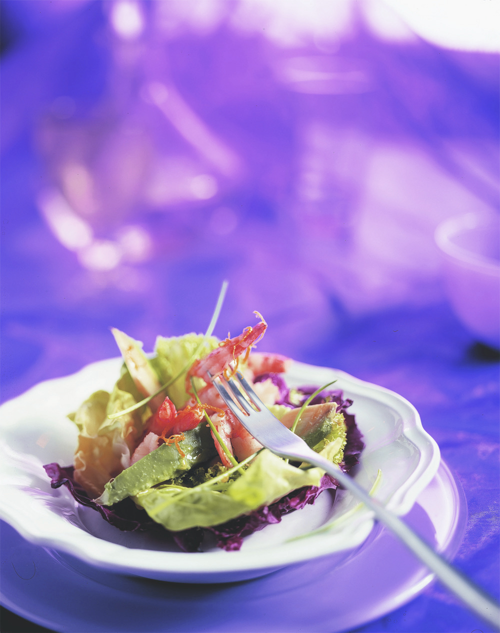 Gebakken garnalen met avocadosalade